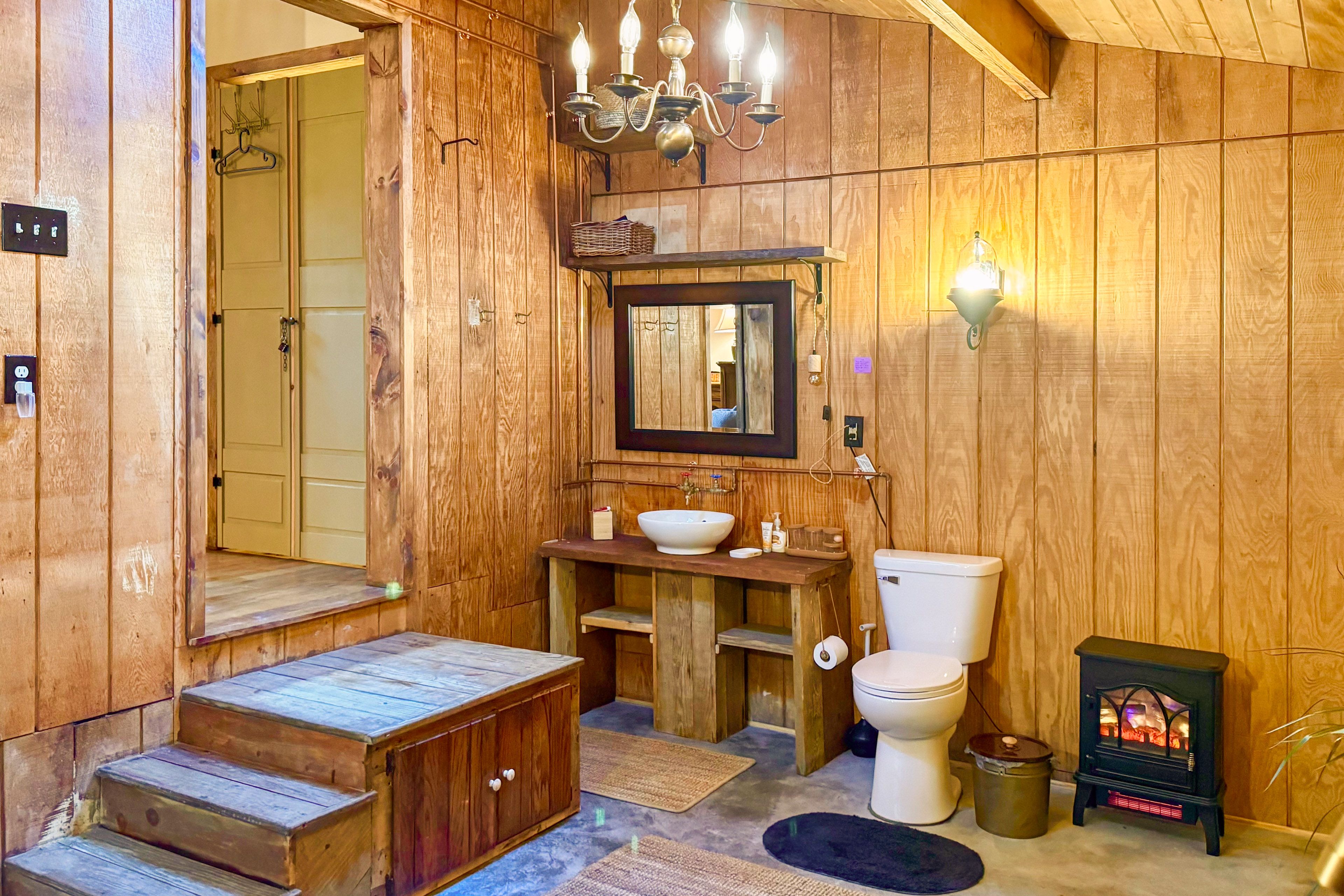 En-Suite Bathroom | 1st Floor