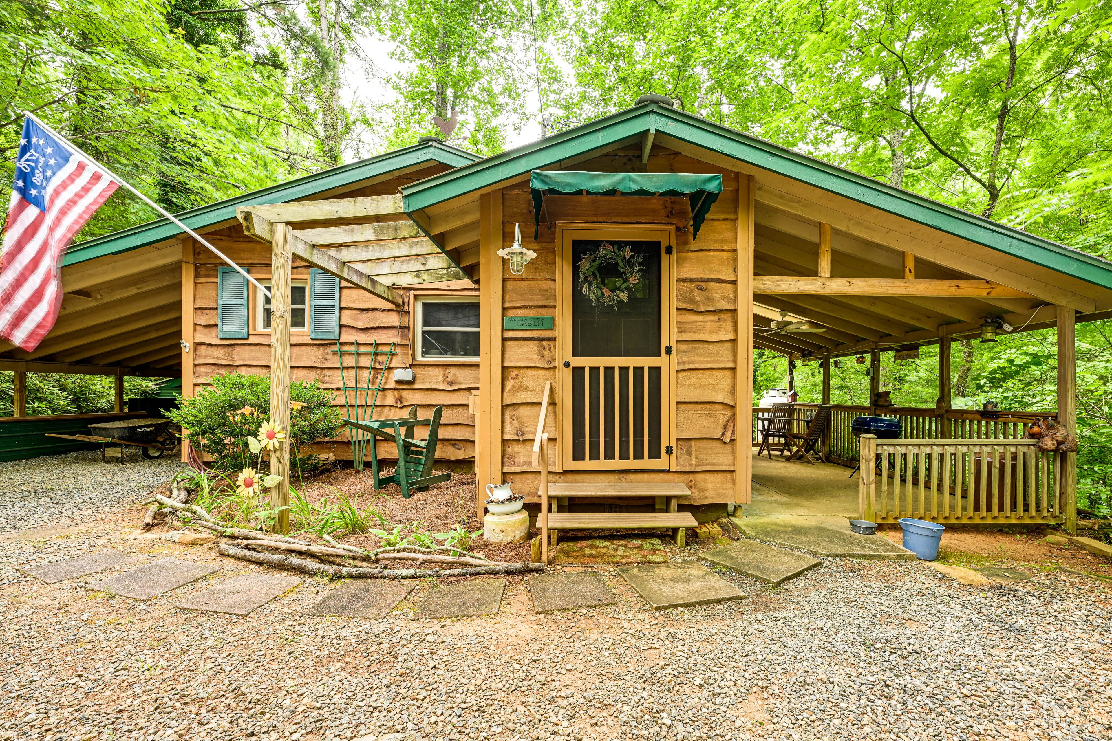 Parking | Carport (1 Vehicle) | Driveway (5 Vehicles)