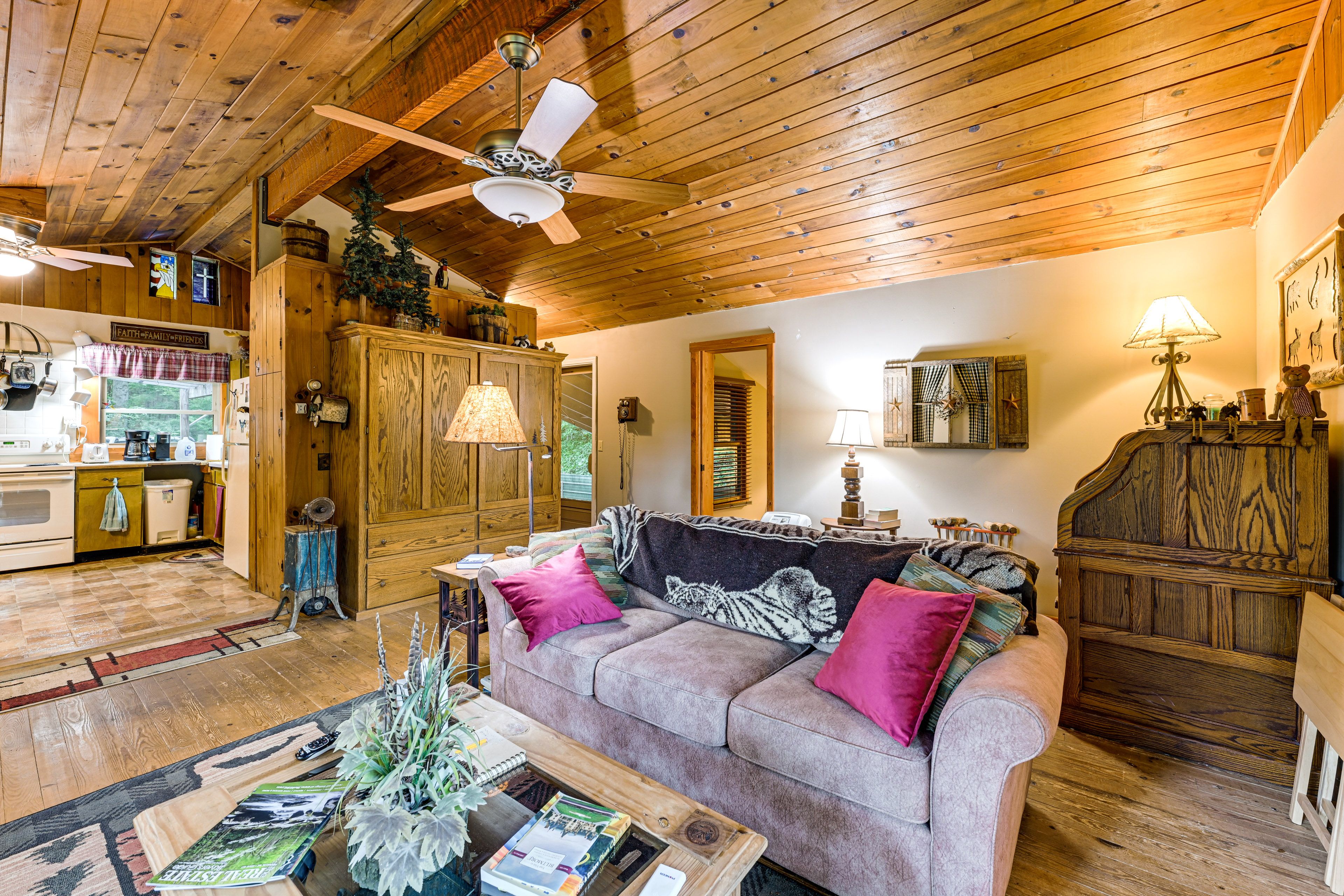 Franklin Vacation Rental | 2BR | 2BA | 900 Sq Ft | 3 Steps to Enter