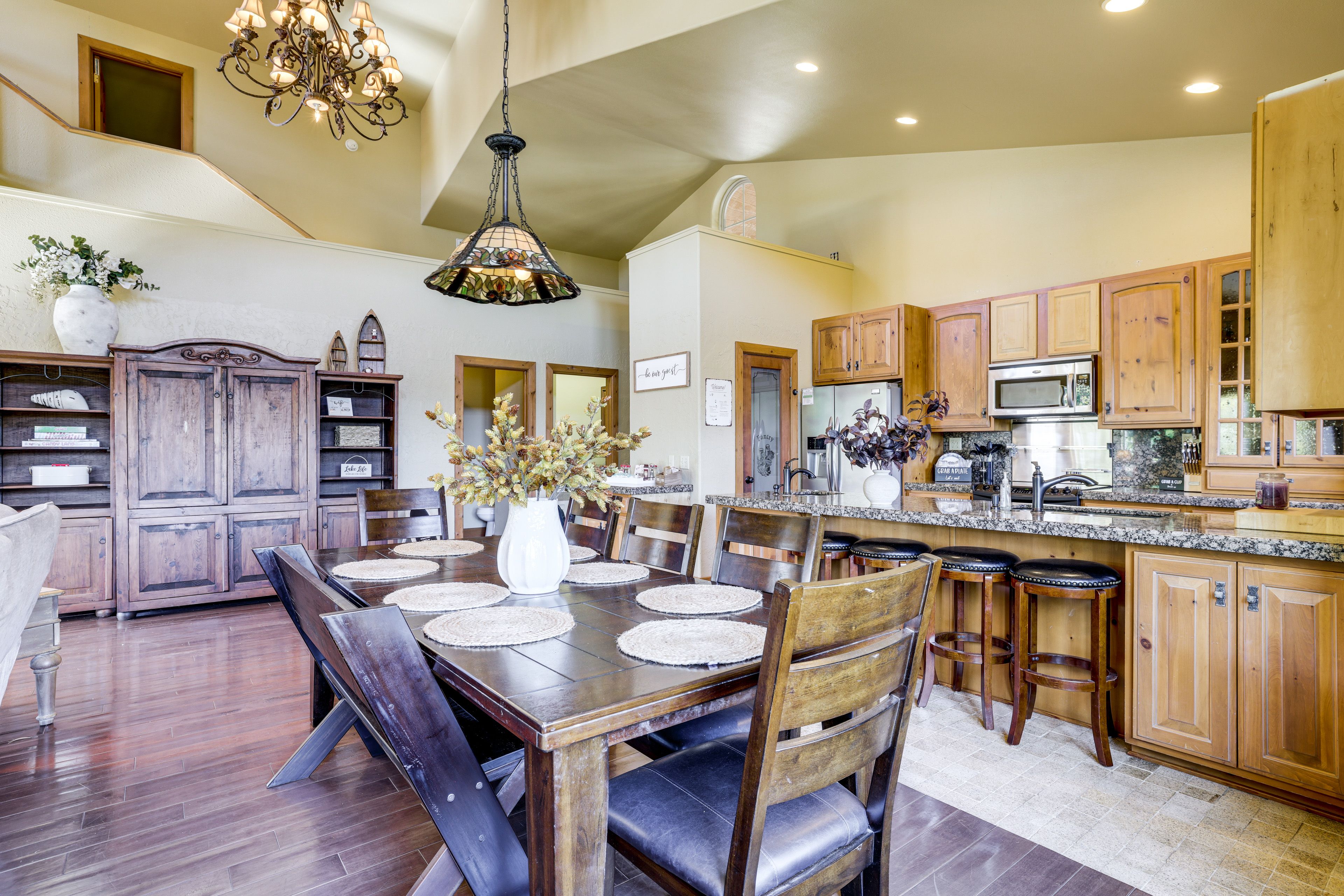 Dining Area | Main Level