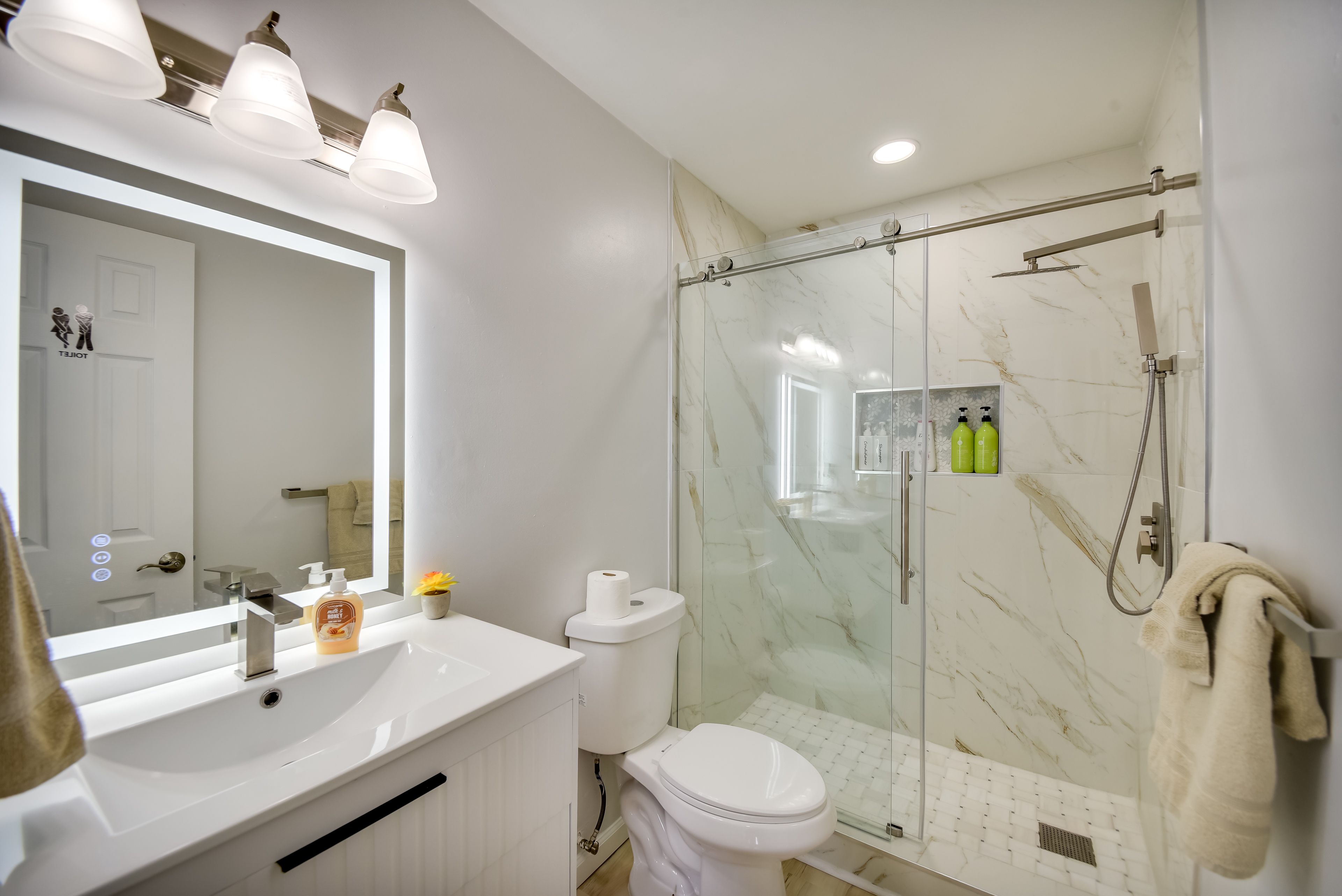 Full Bathroom | 2nd Floor