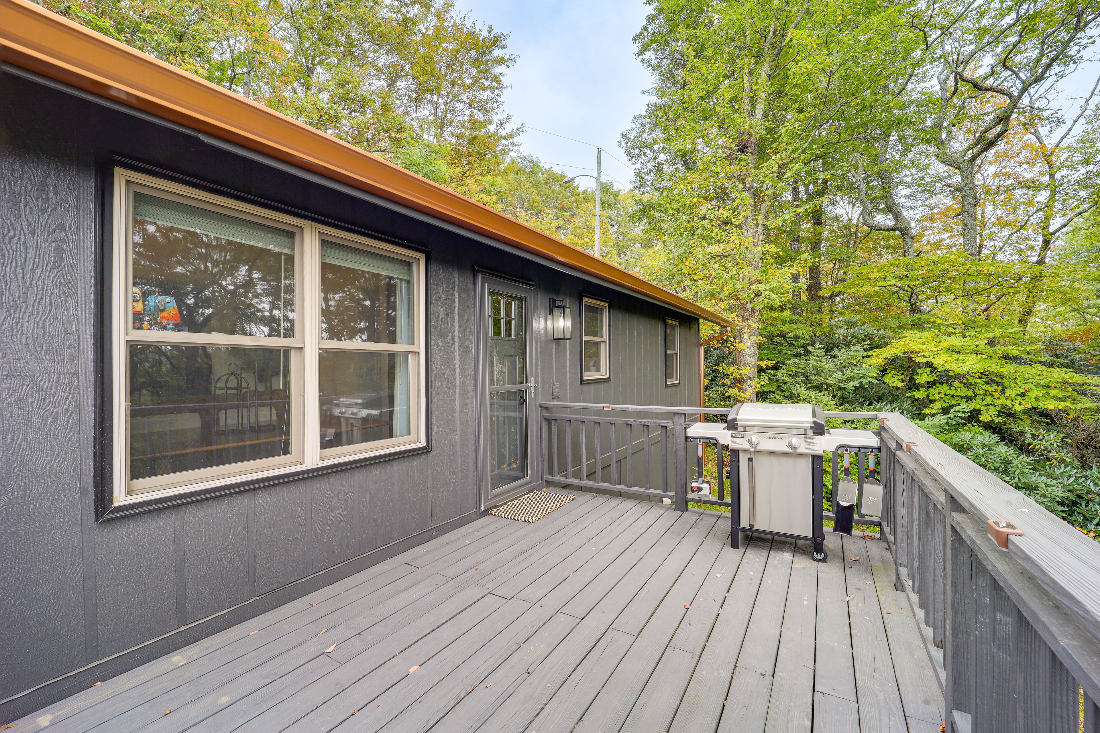 Wraparound Deck
