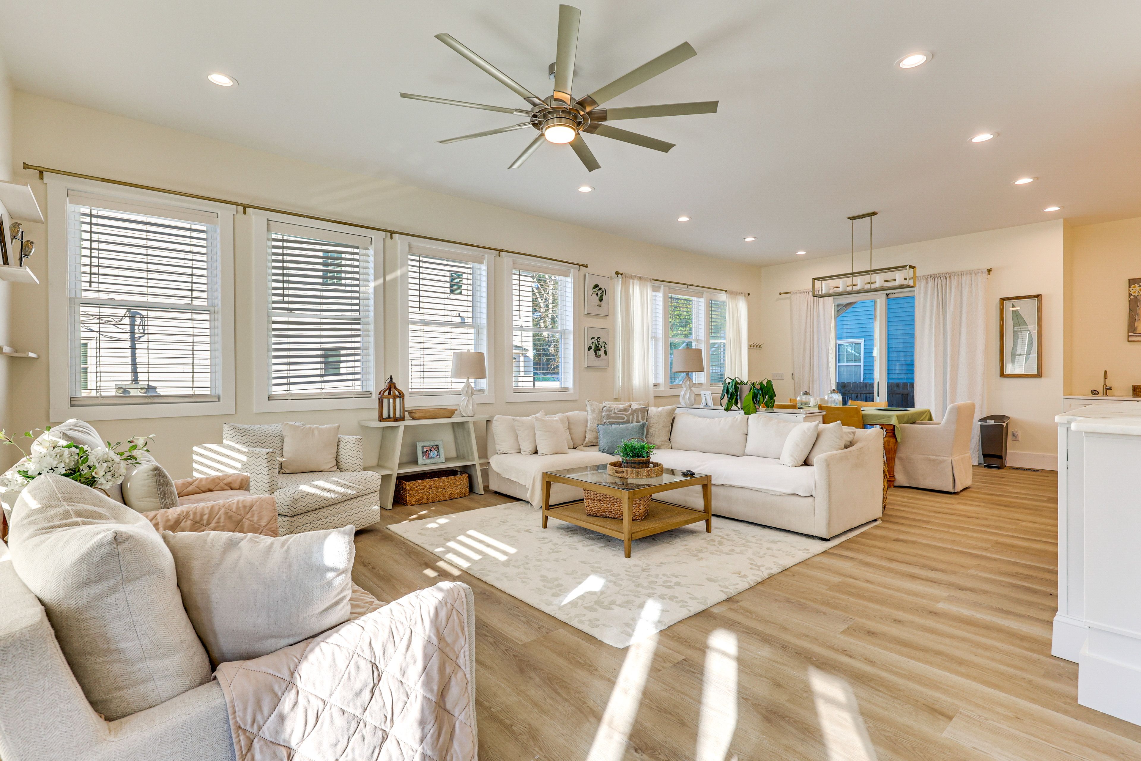 Living Room | Smart TV | Free WiFi