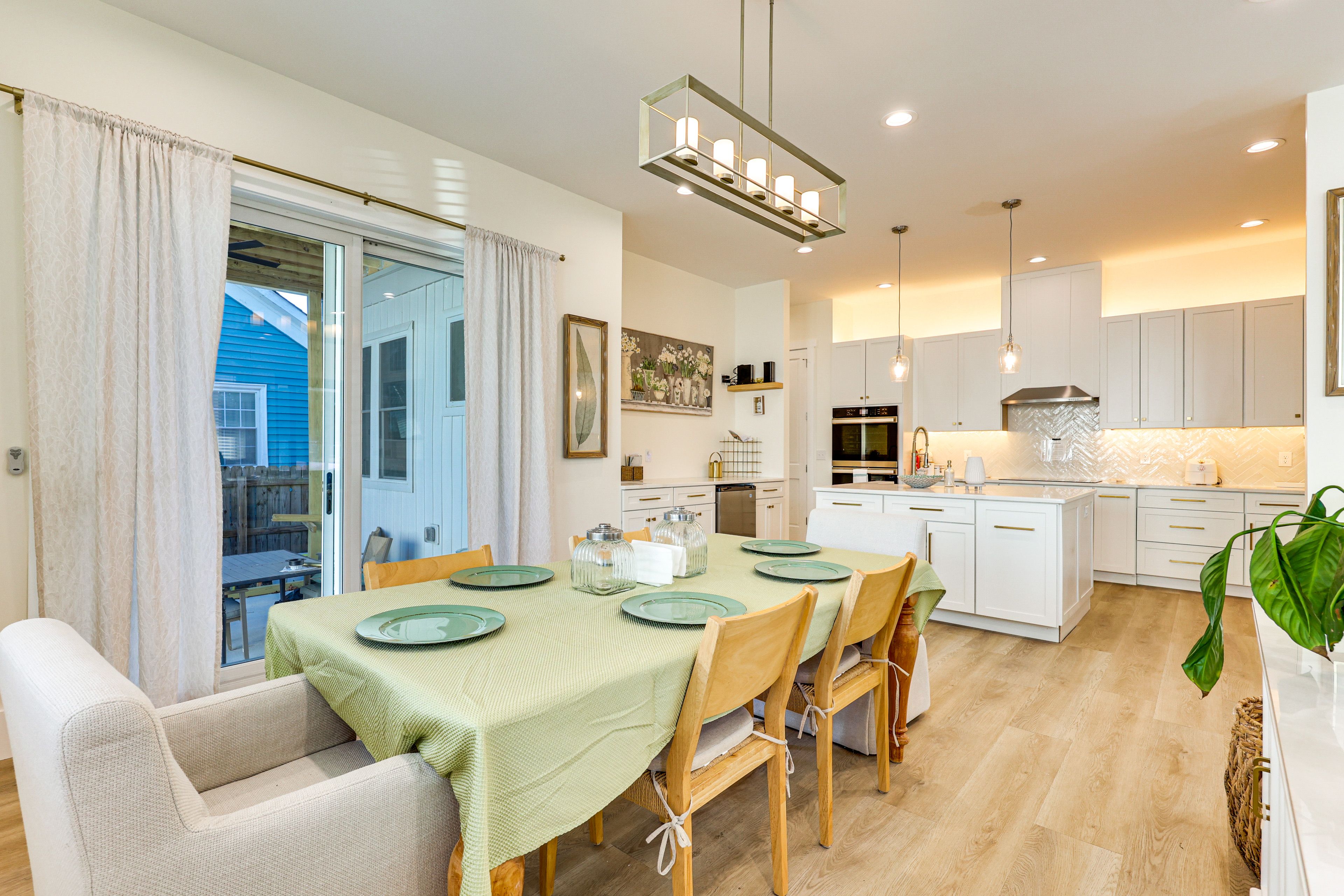 Kitchen | Dining Area | Cooking Basics | Wet Bar