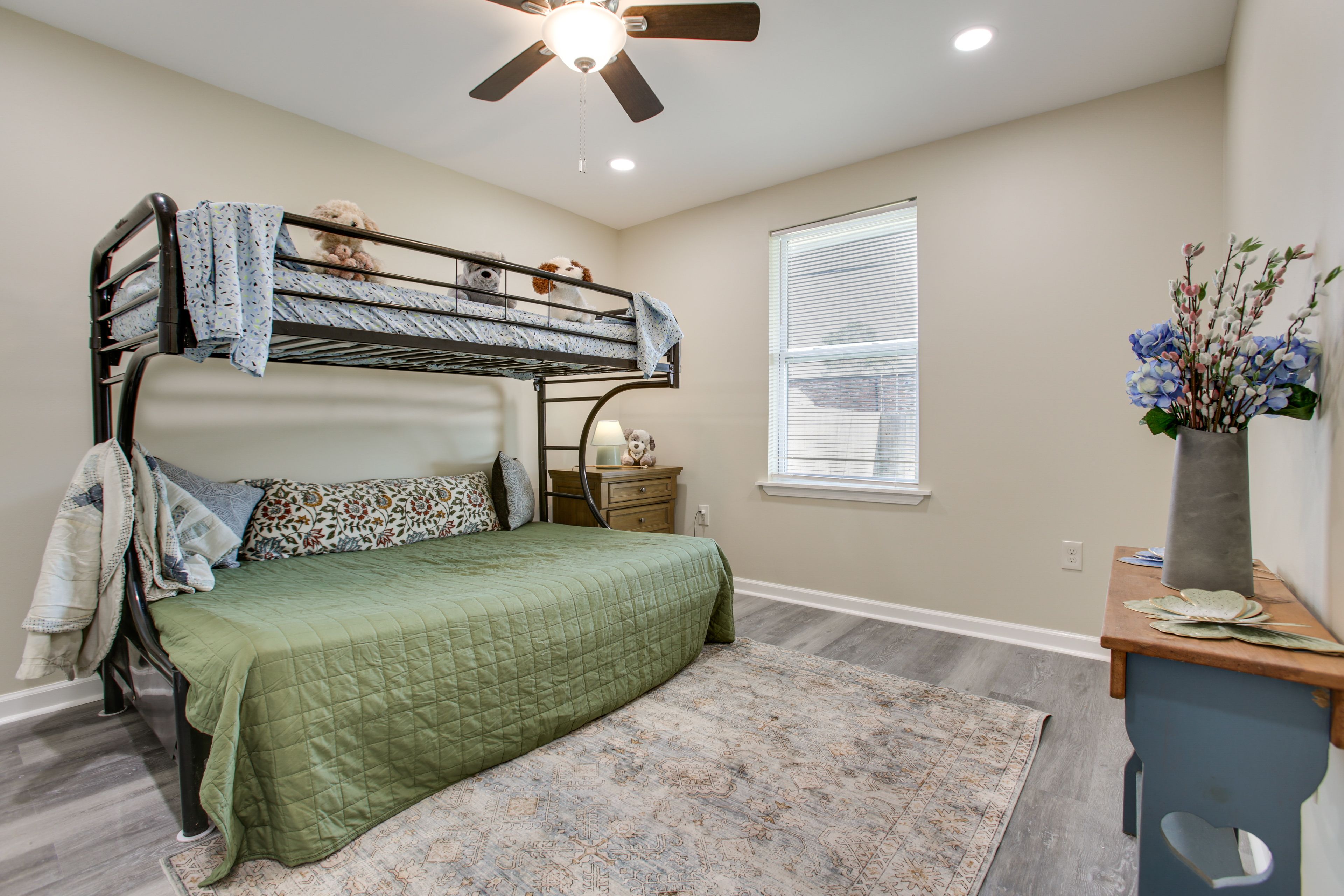 Bedroom 2 | Twin/Full Futon Bunk Bed