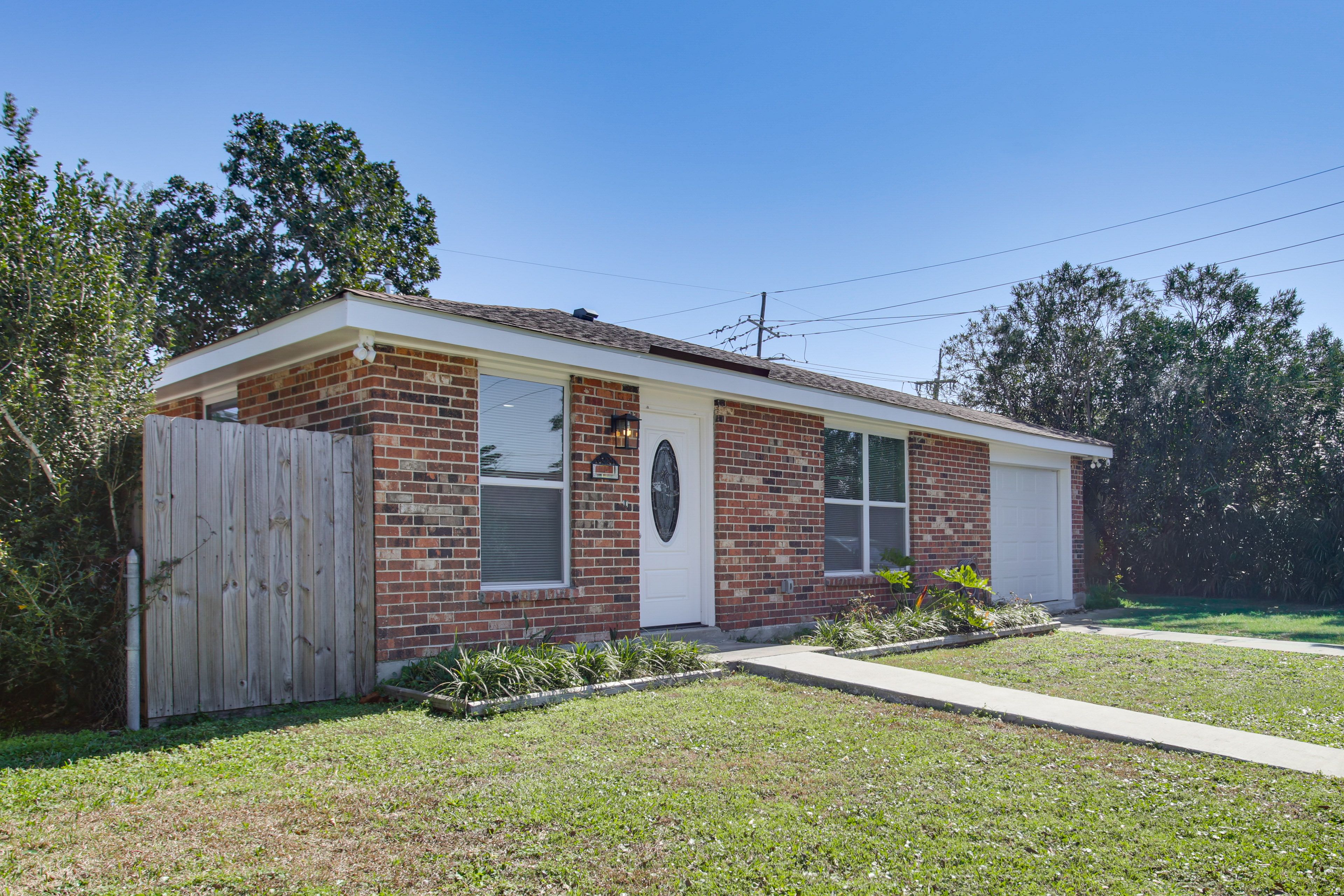 Parking | Driveway (3 Vehicles) | Free Street Parking