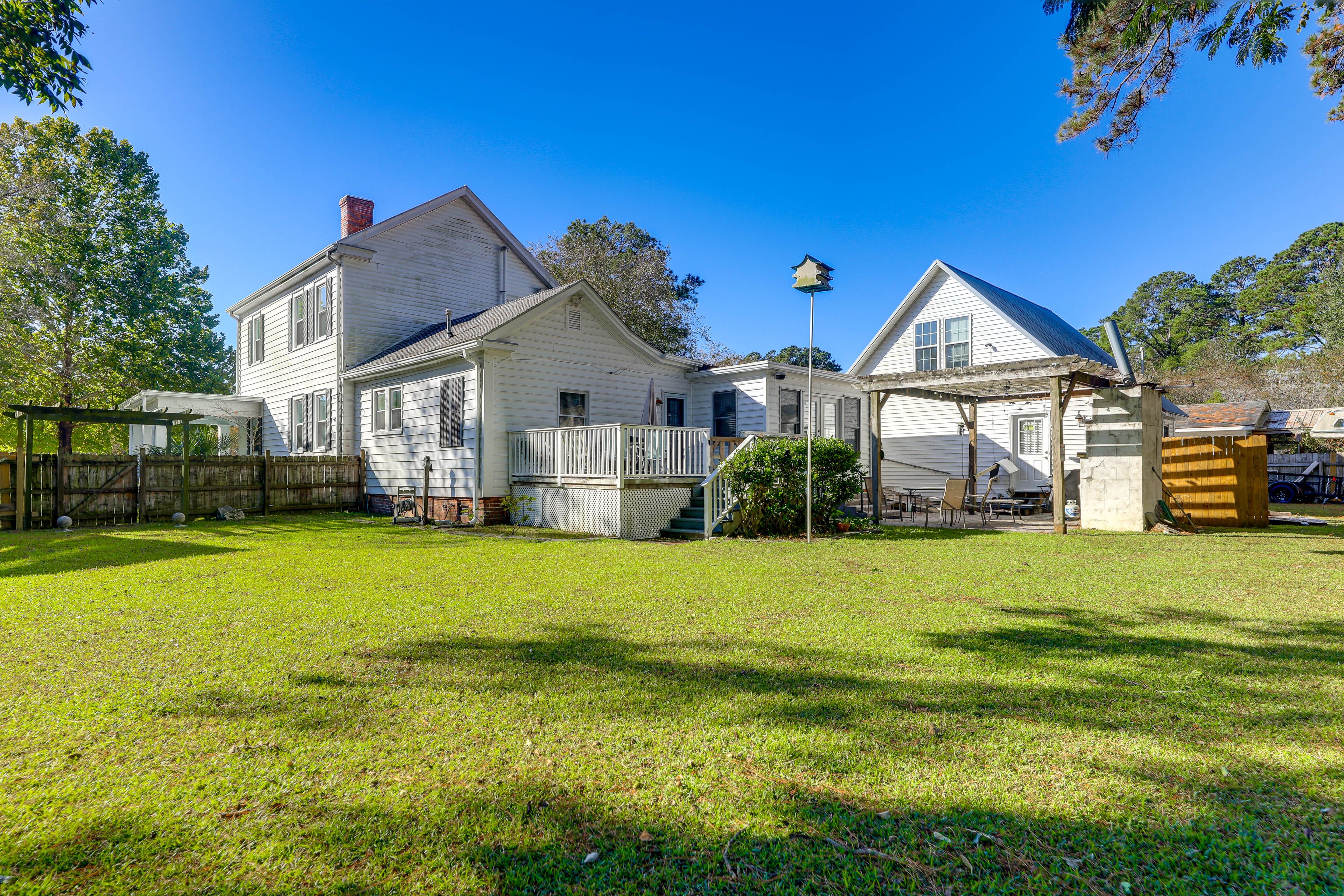 Property Exterior | Shared Backyard (Fully Fenced)