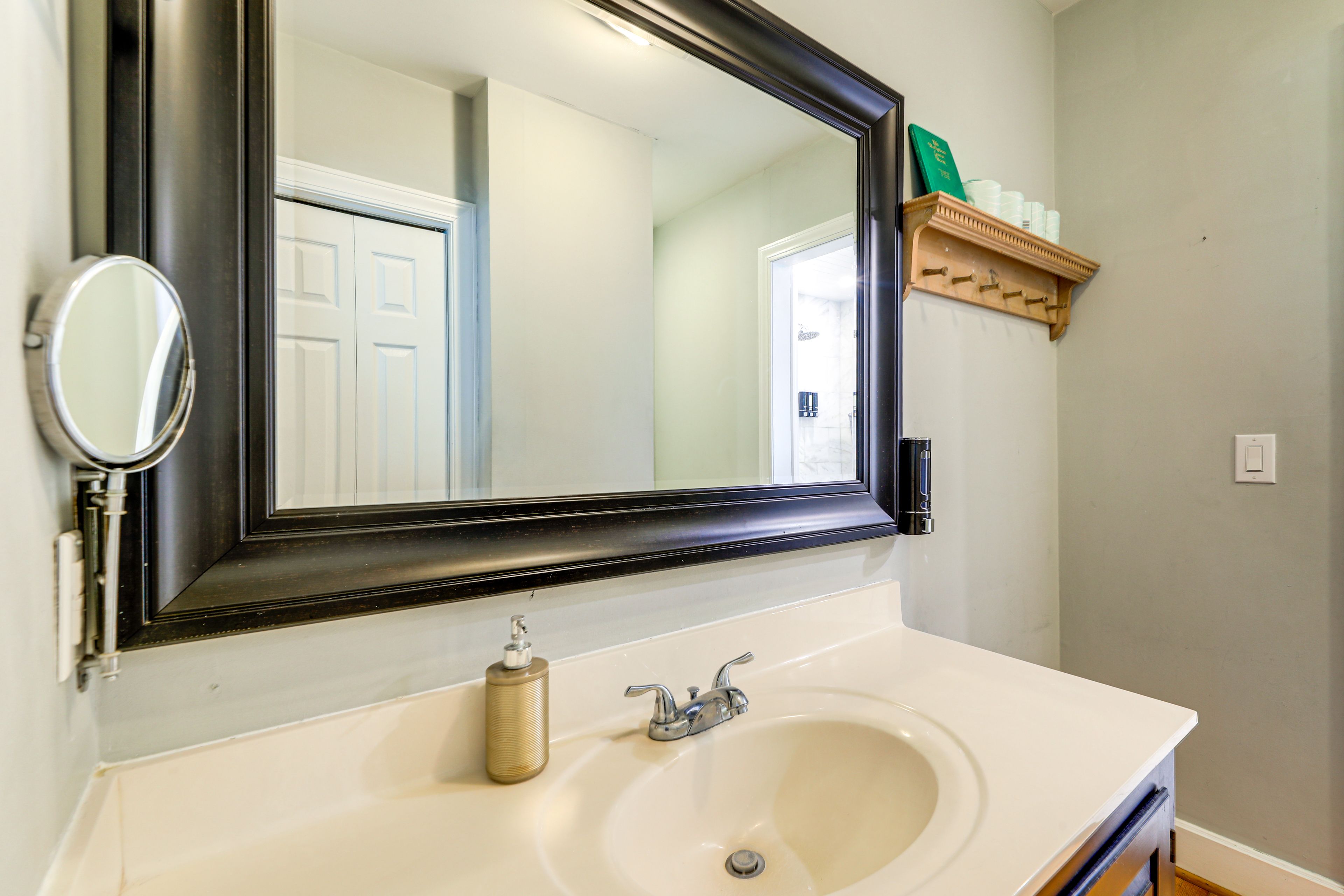 En-Suite Bathroom | 1st Floor | Towels Provided