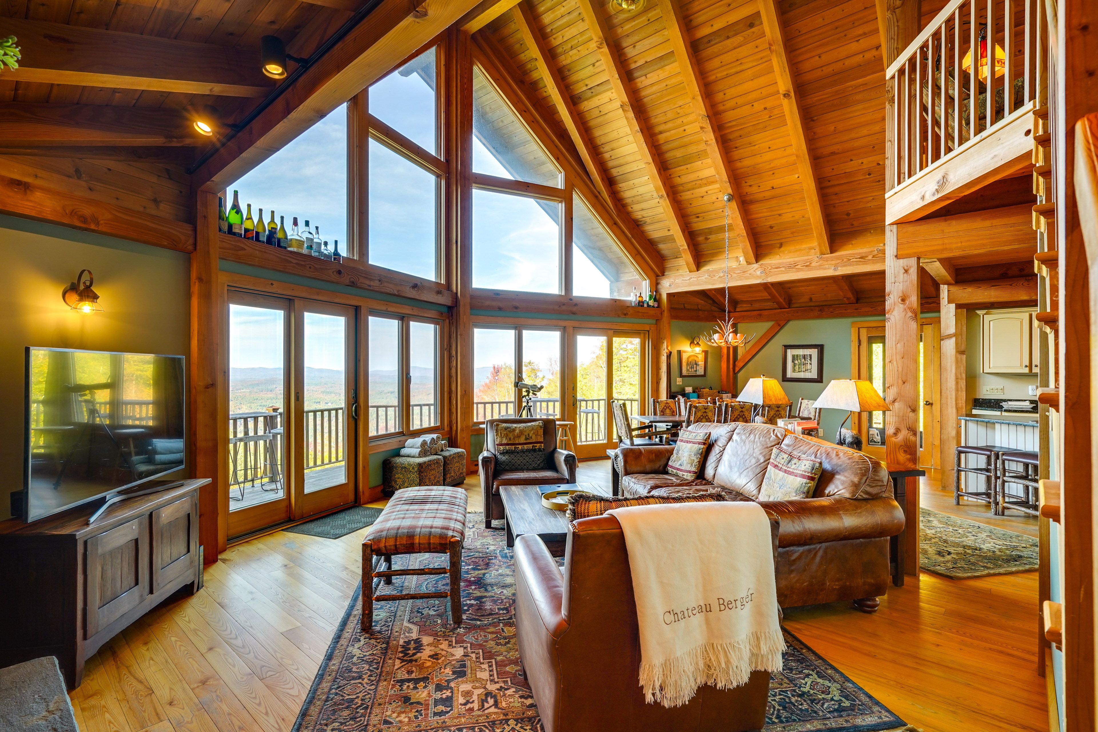 Main Level | Smart TVs | Free WiFi