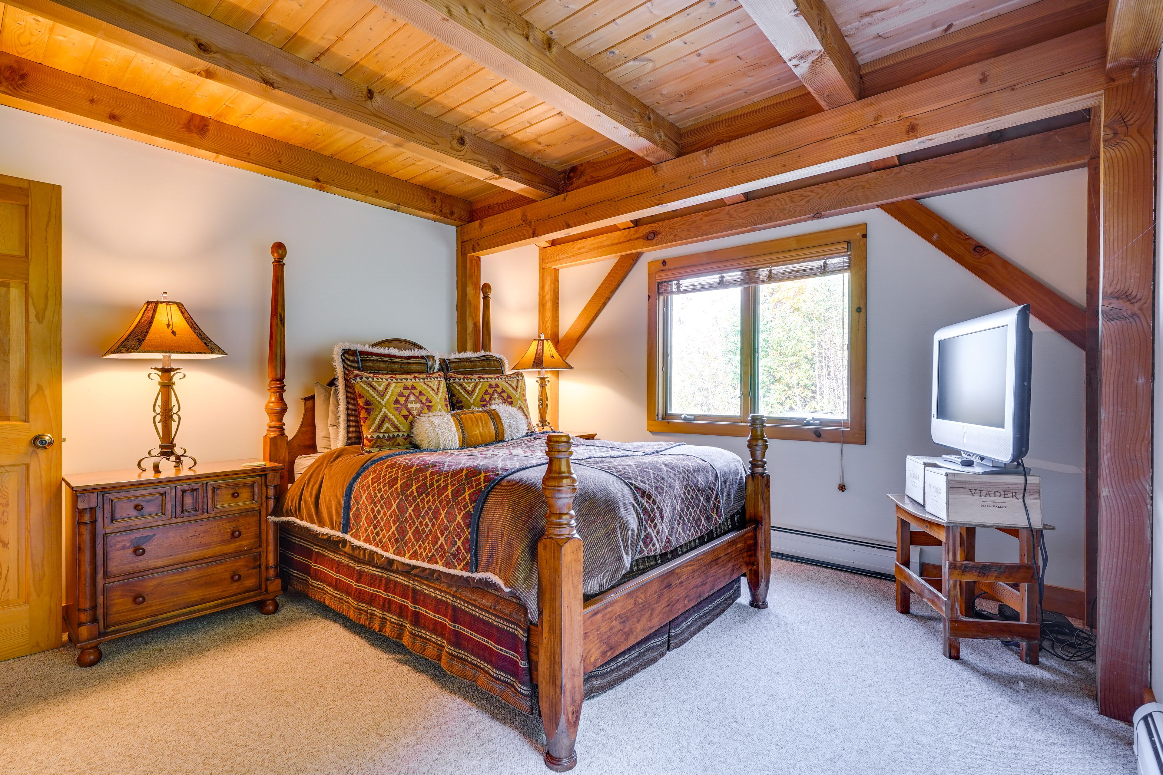 Bedroom 1 | King Bed | Linens | Main Level