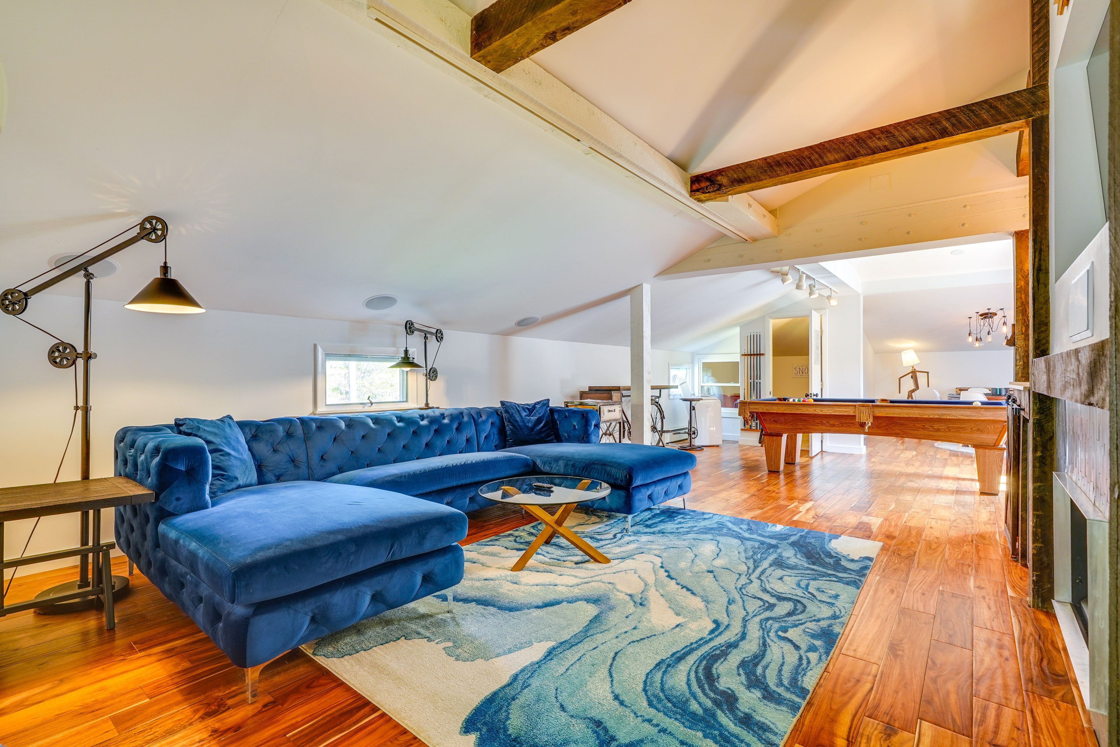 Upstairs Lounge | Pool Table | Board Games | Xbox