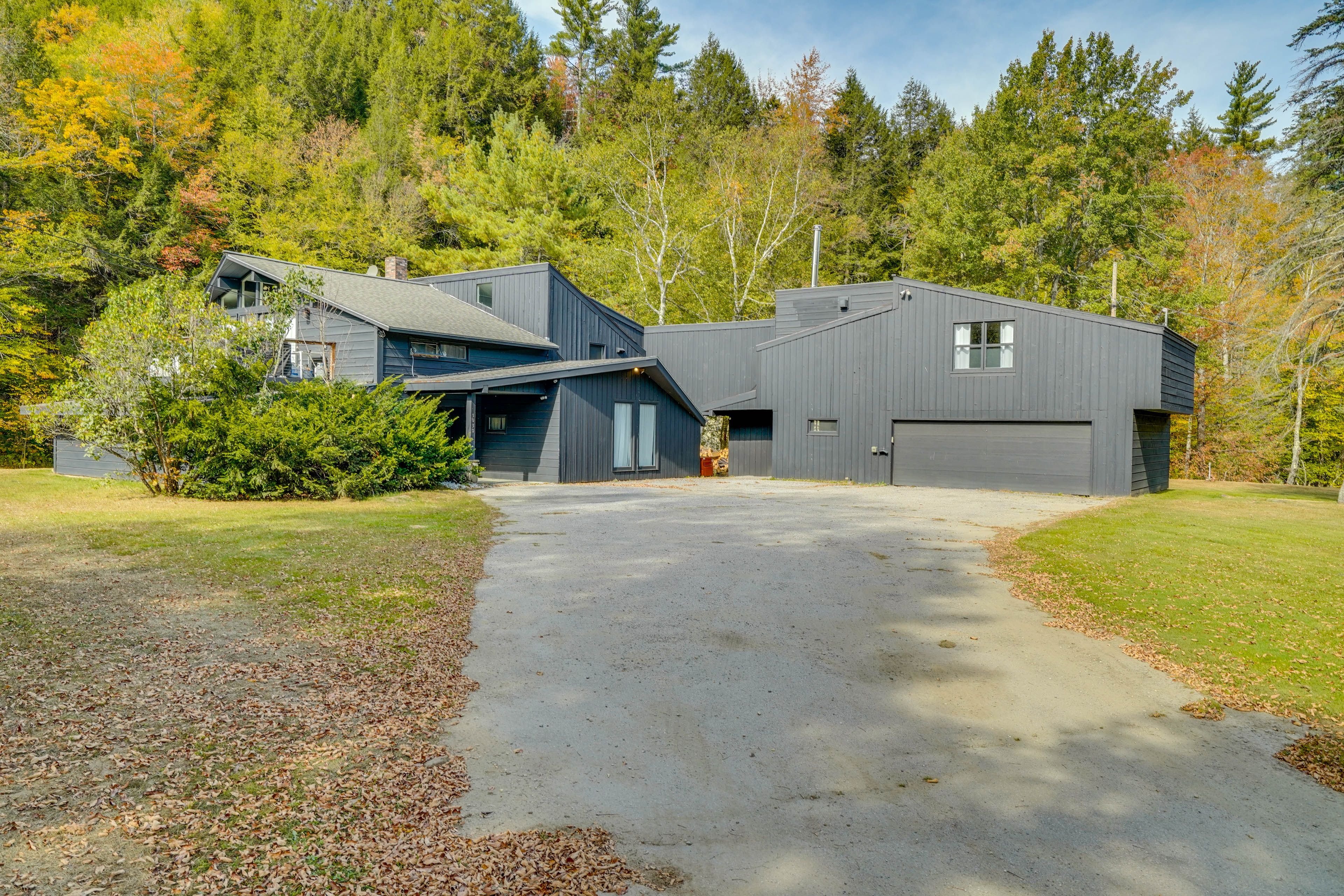 Parking | Driveway (5 Vehicles) | EV Charger
