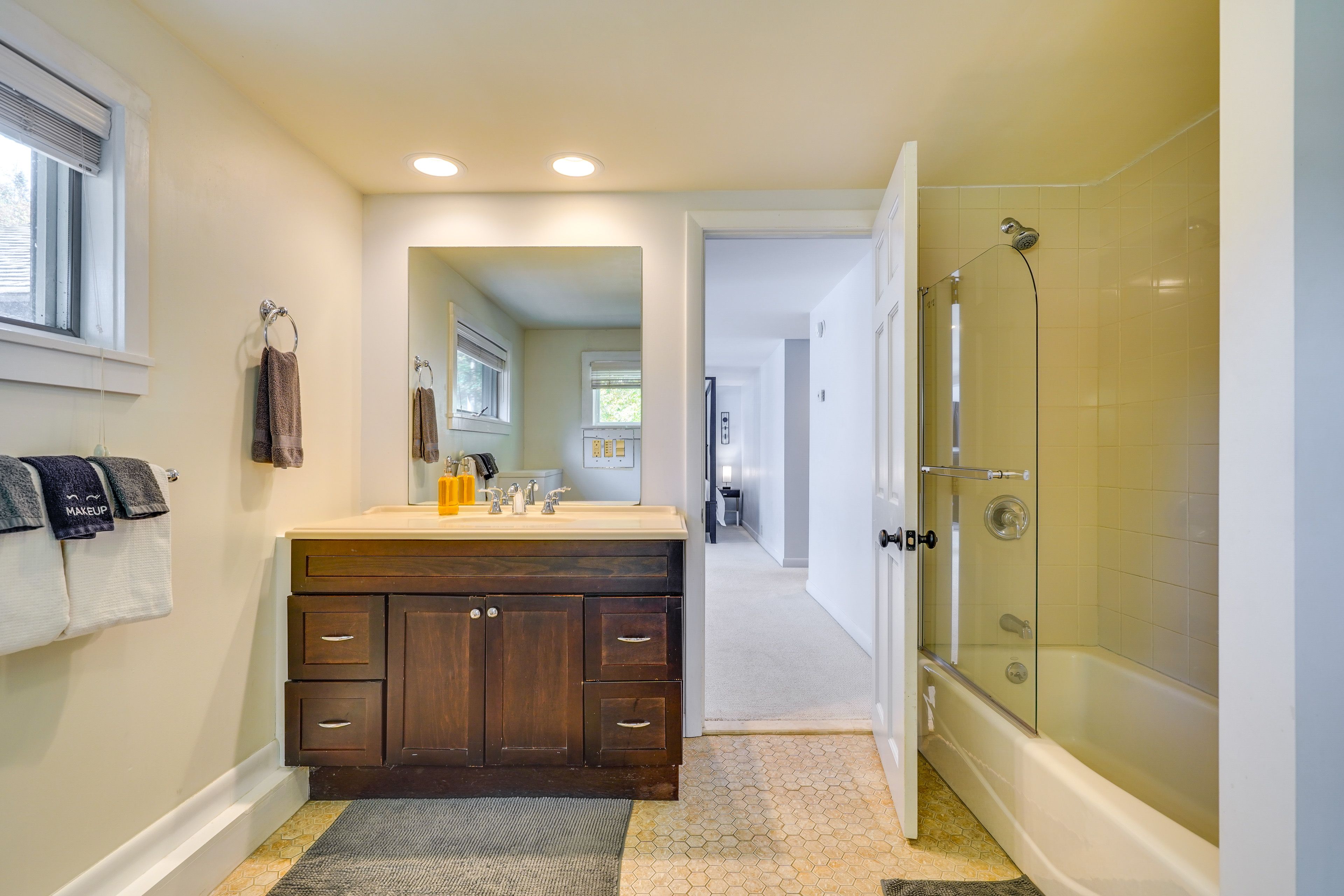 Full Bath | 1st Floor