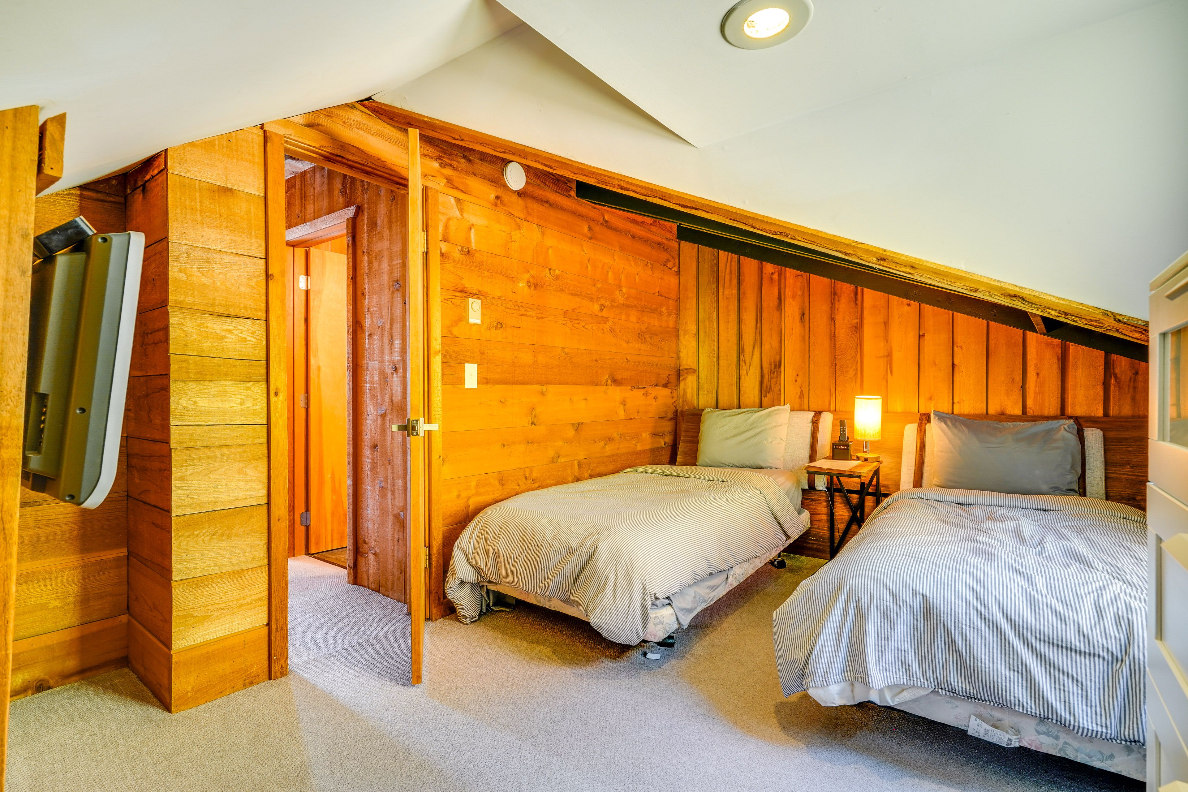 Bedroom 4 | 2 Twin Beds | 2nd Floor