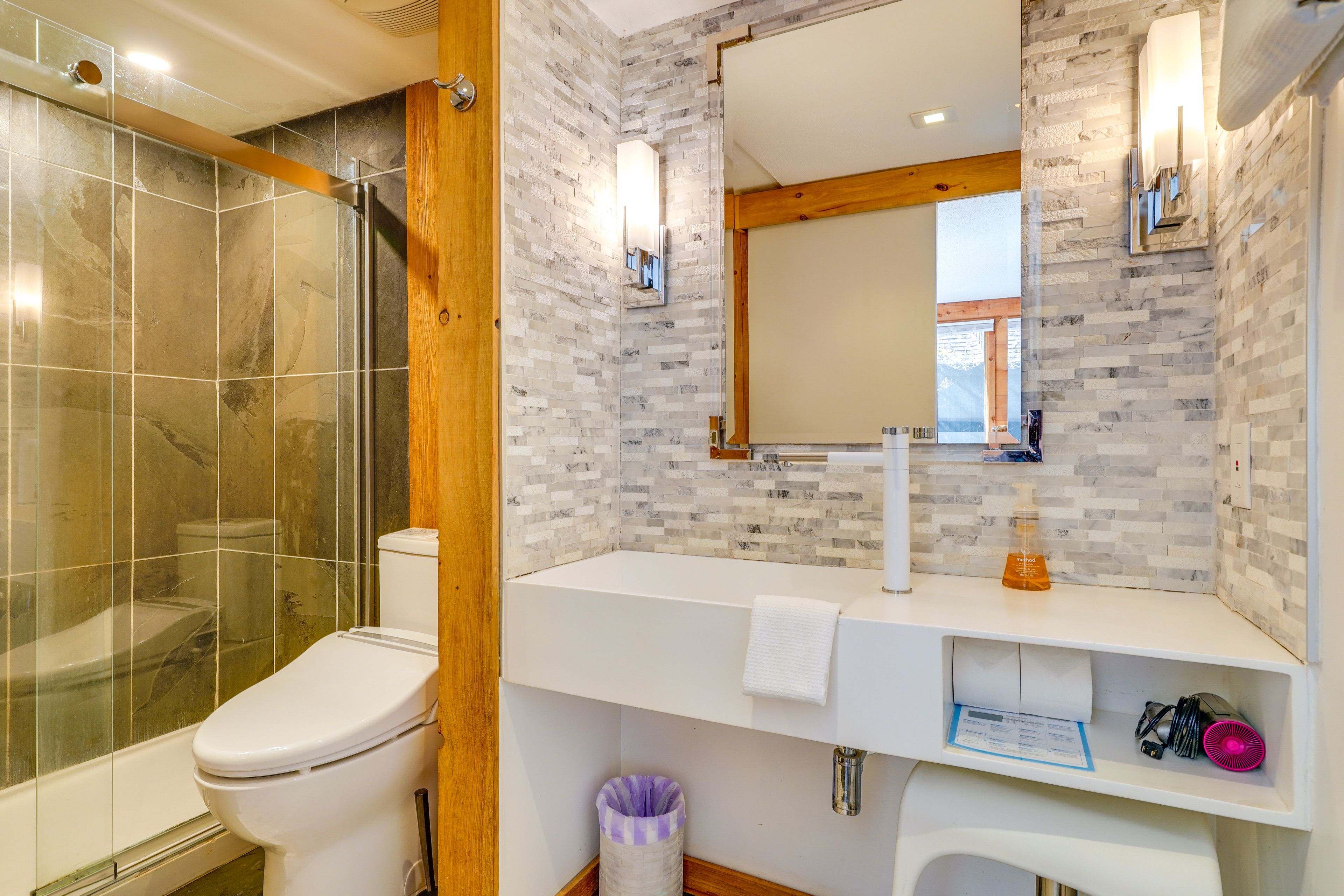 Full Bath | 1st Floor