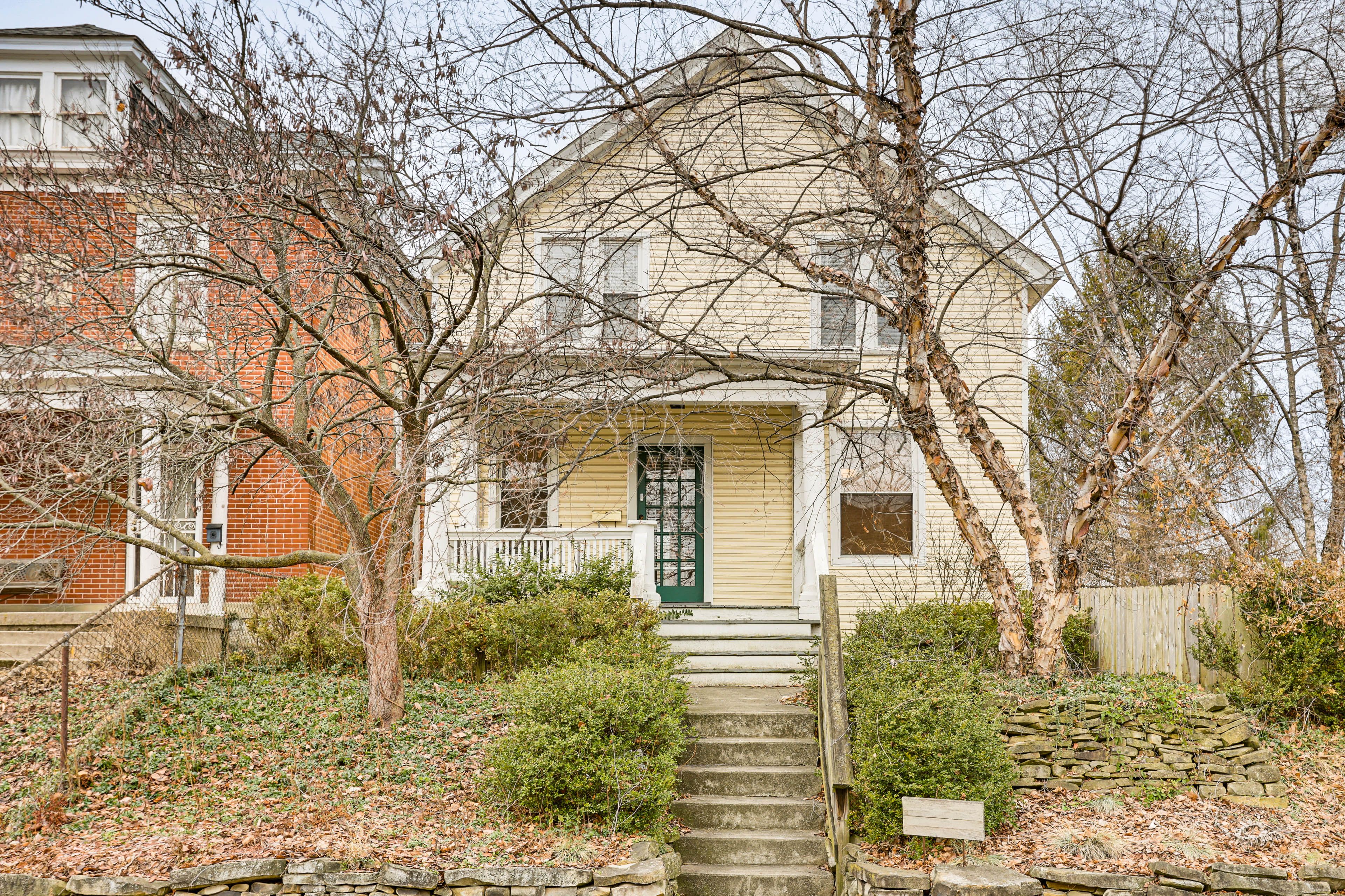 Property Exterior | Driveway (2-3 Vehicles)