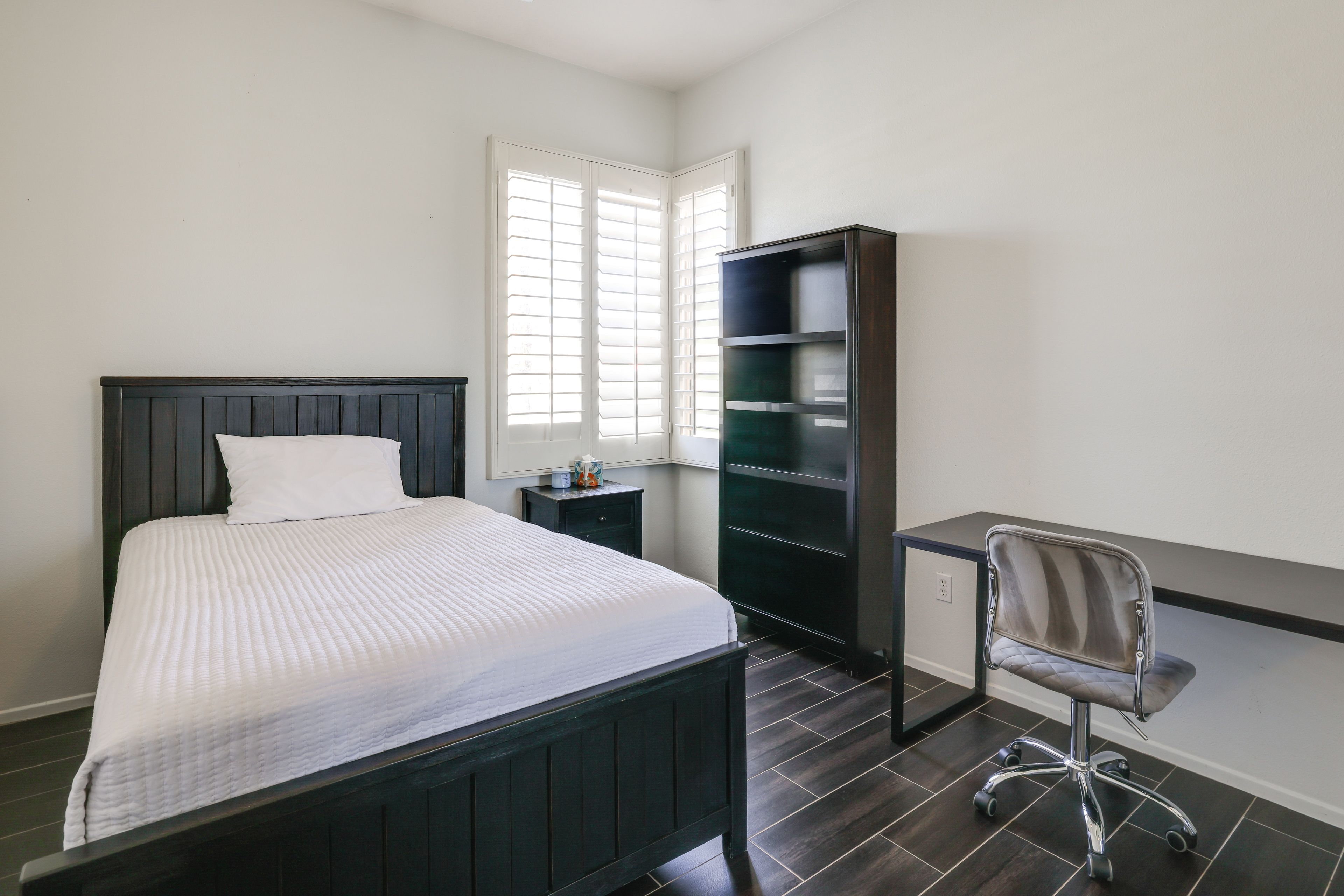 Bedroom 3 | Full Bed | Work Desk
