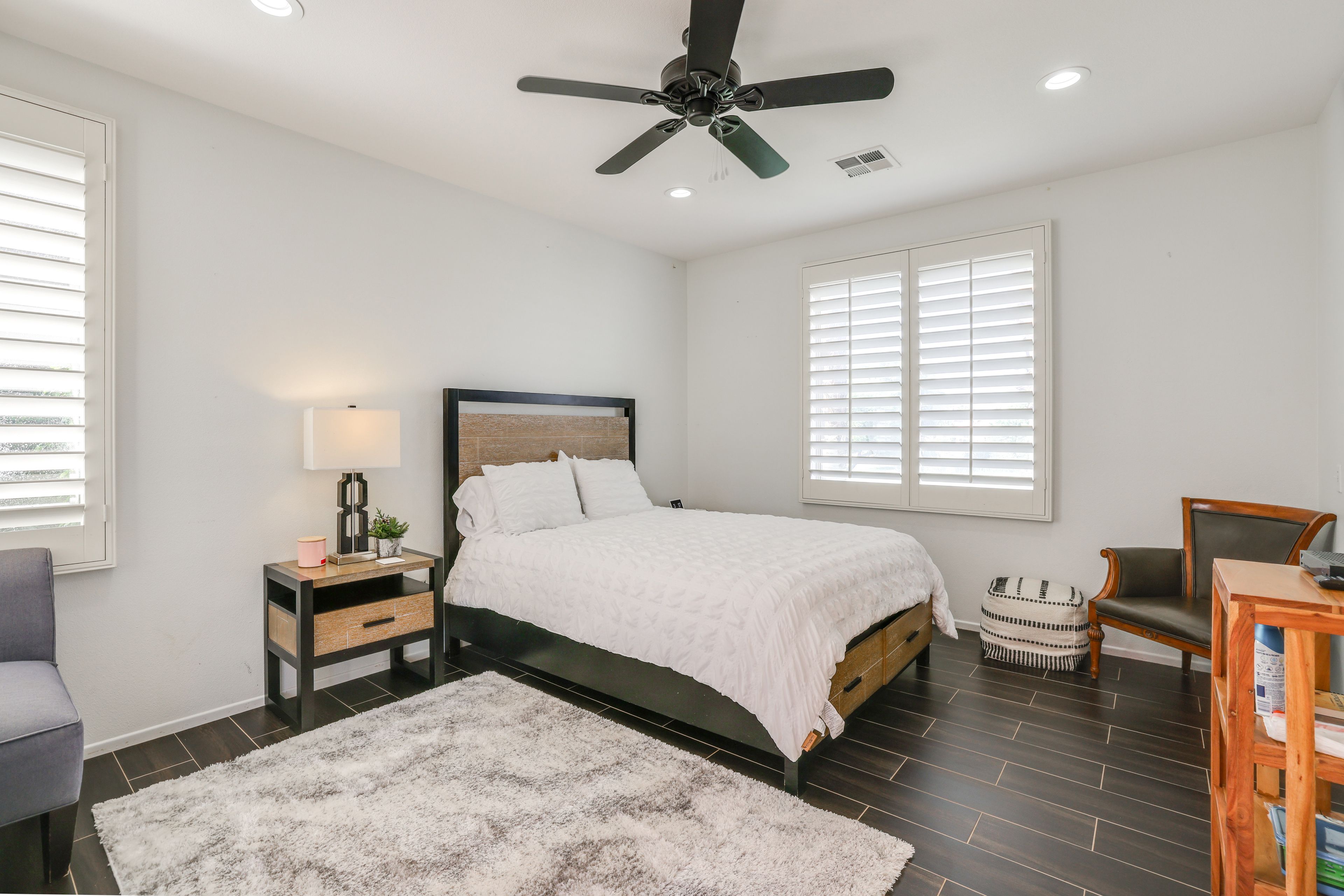 Bedroom 5 (Detached Suite) | Queen Bed