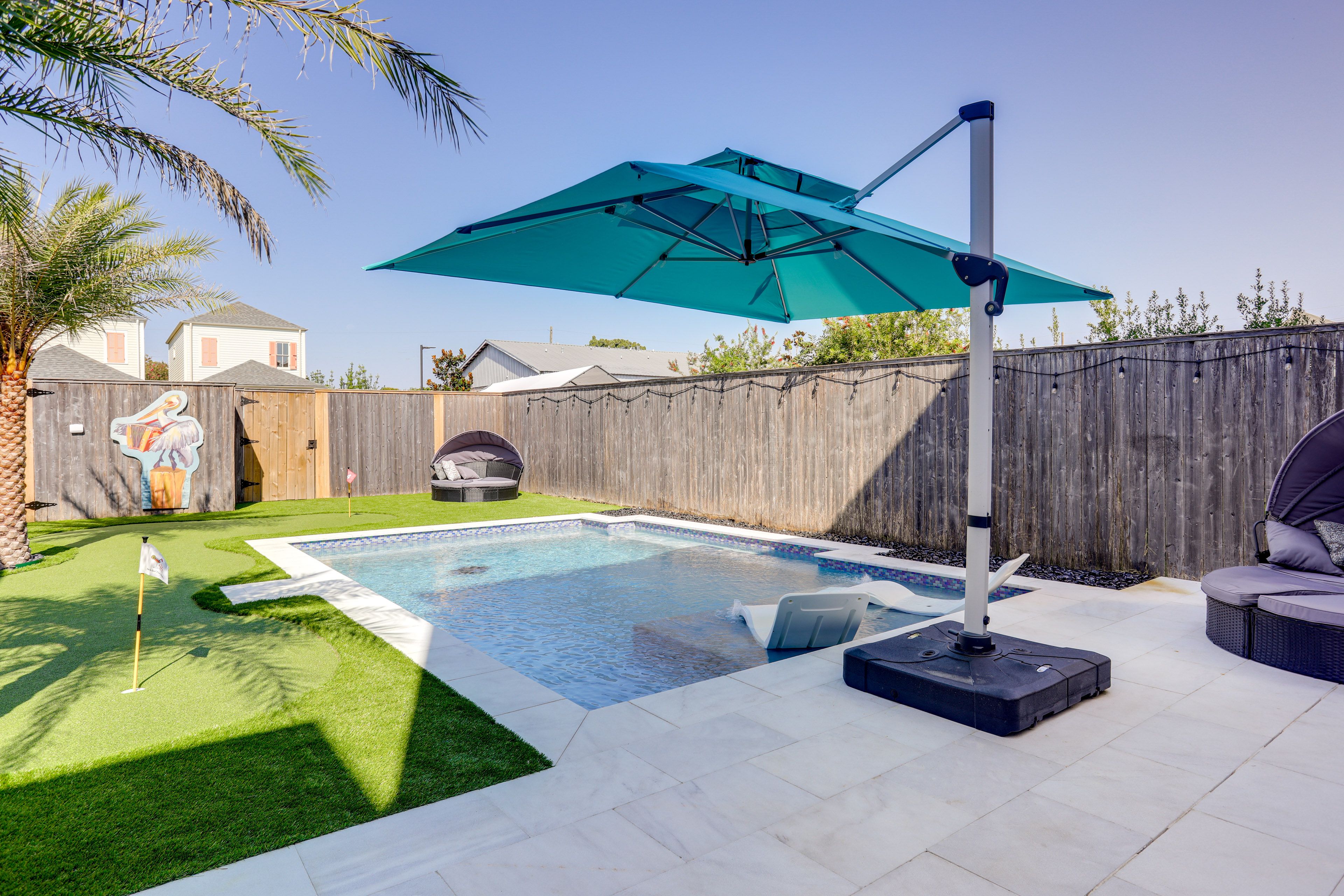 Pet-Friendly Yard w/ Pool | Putting Green