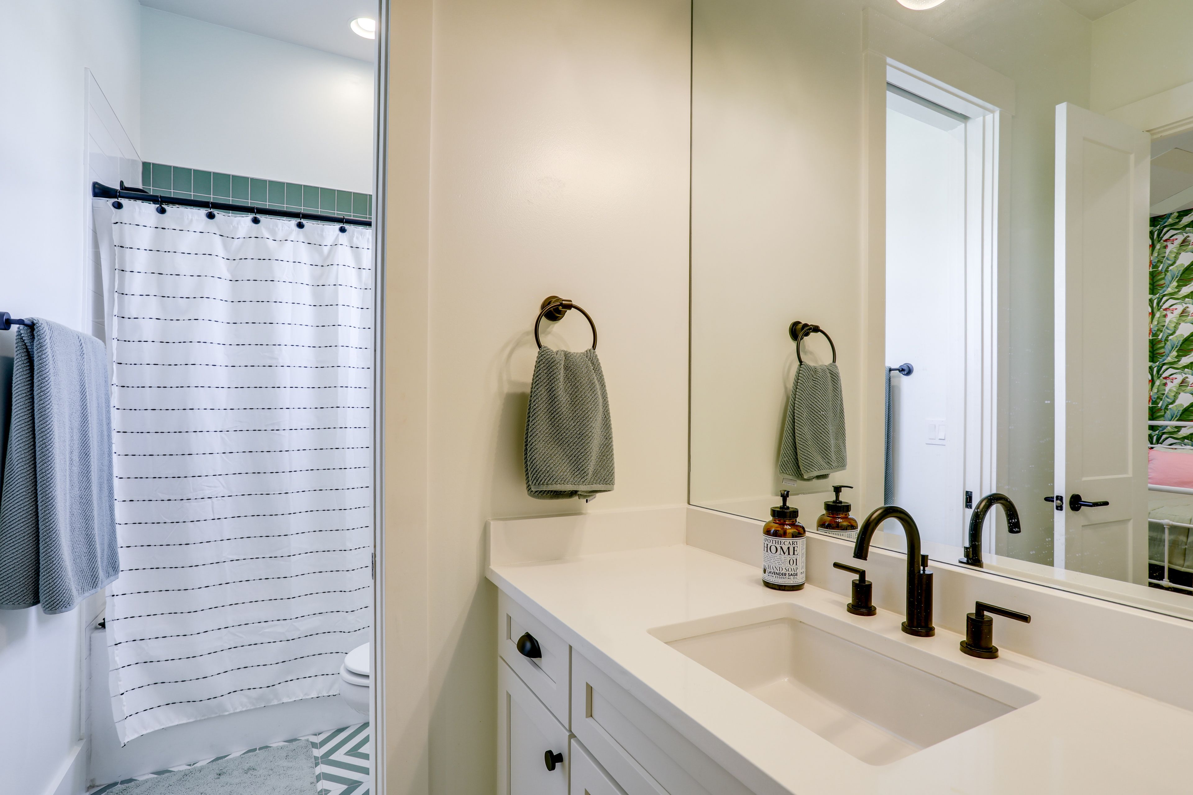 Full Bathroom | 2nd Floor