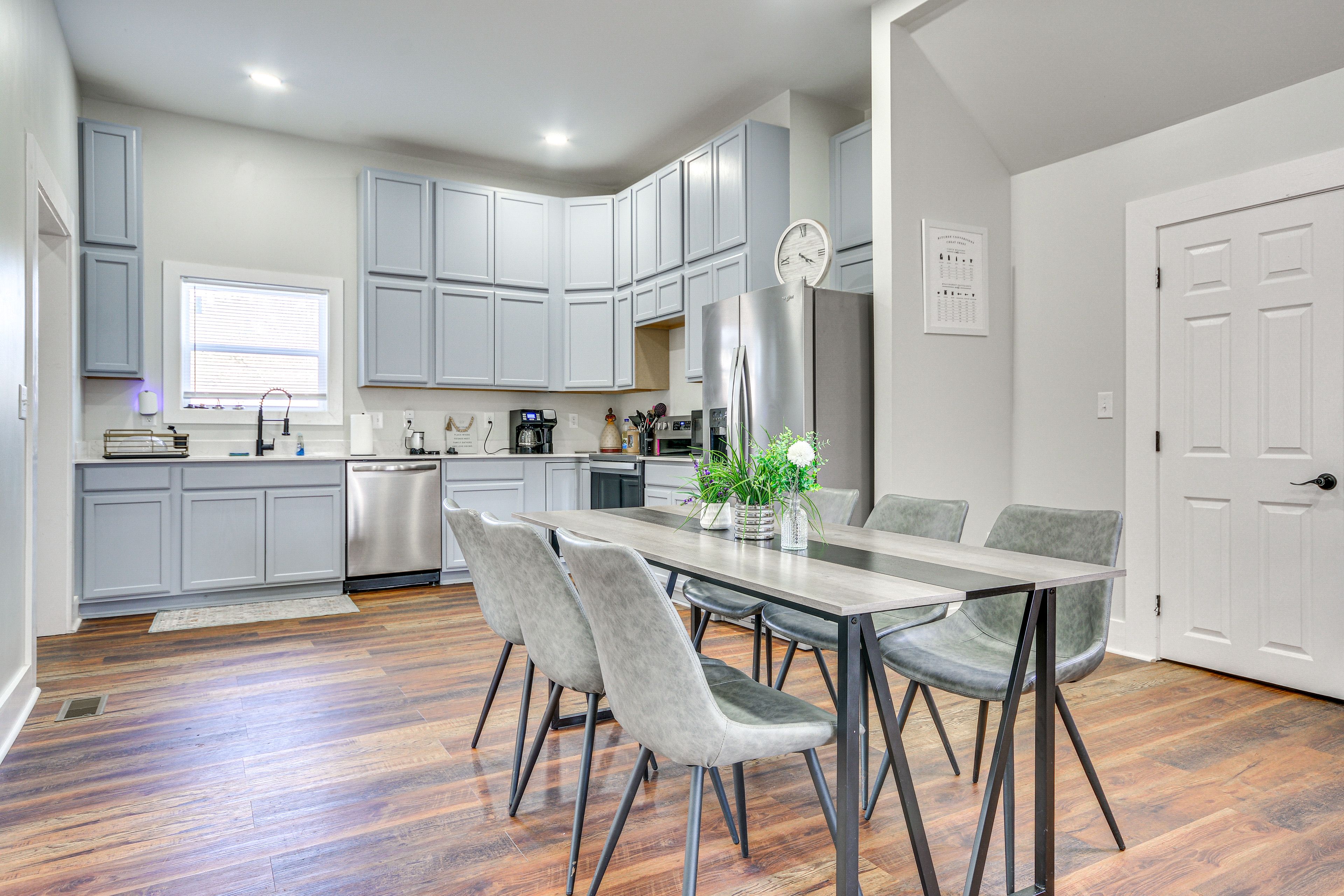 Dining Area | 1st Floor | Dishware/Flatware | Central Heating & A/C | Free WiFi