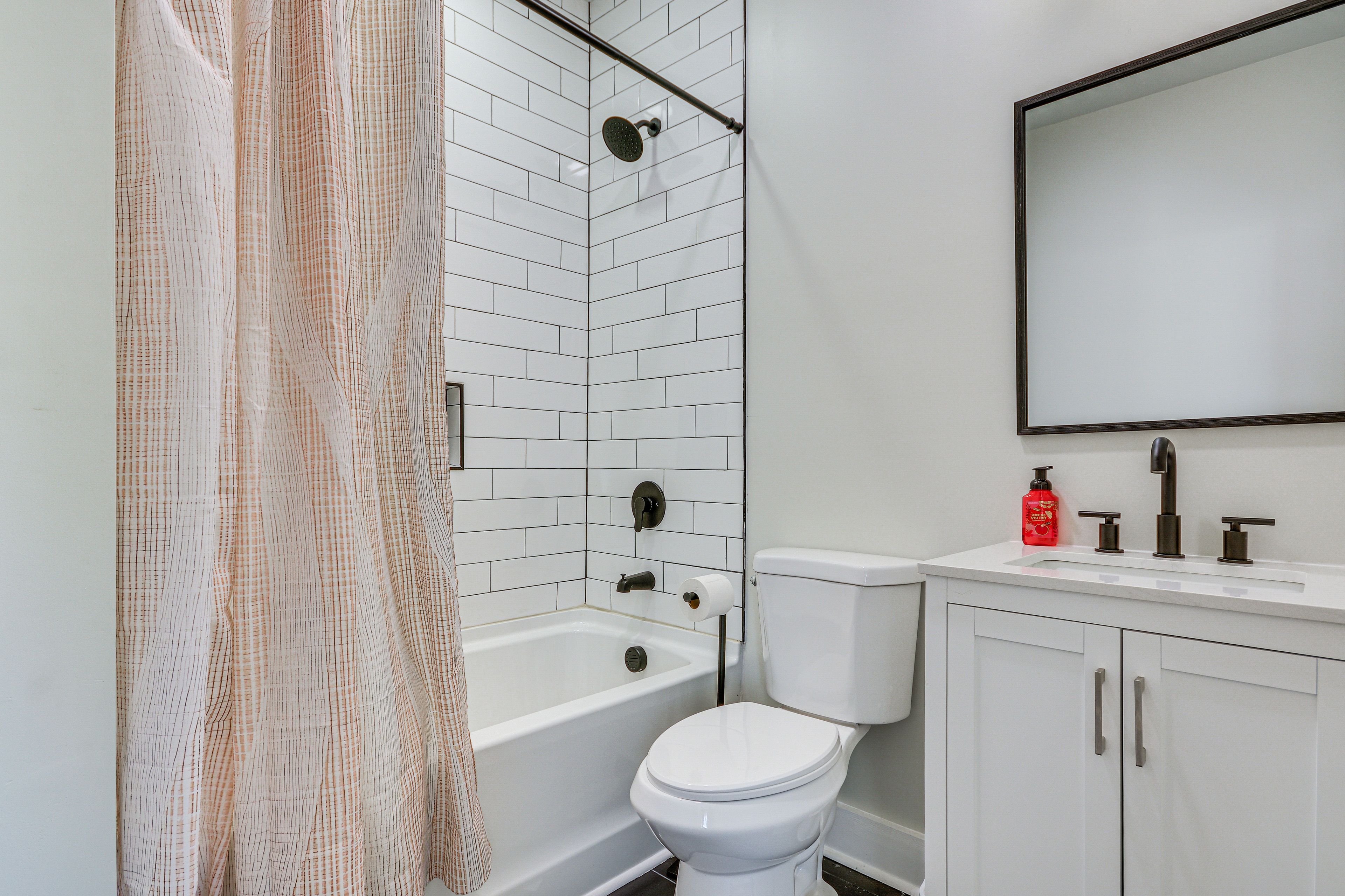 Full Bathroom | 2nd Floor