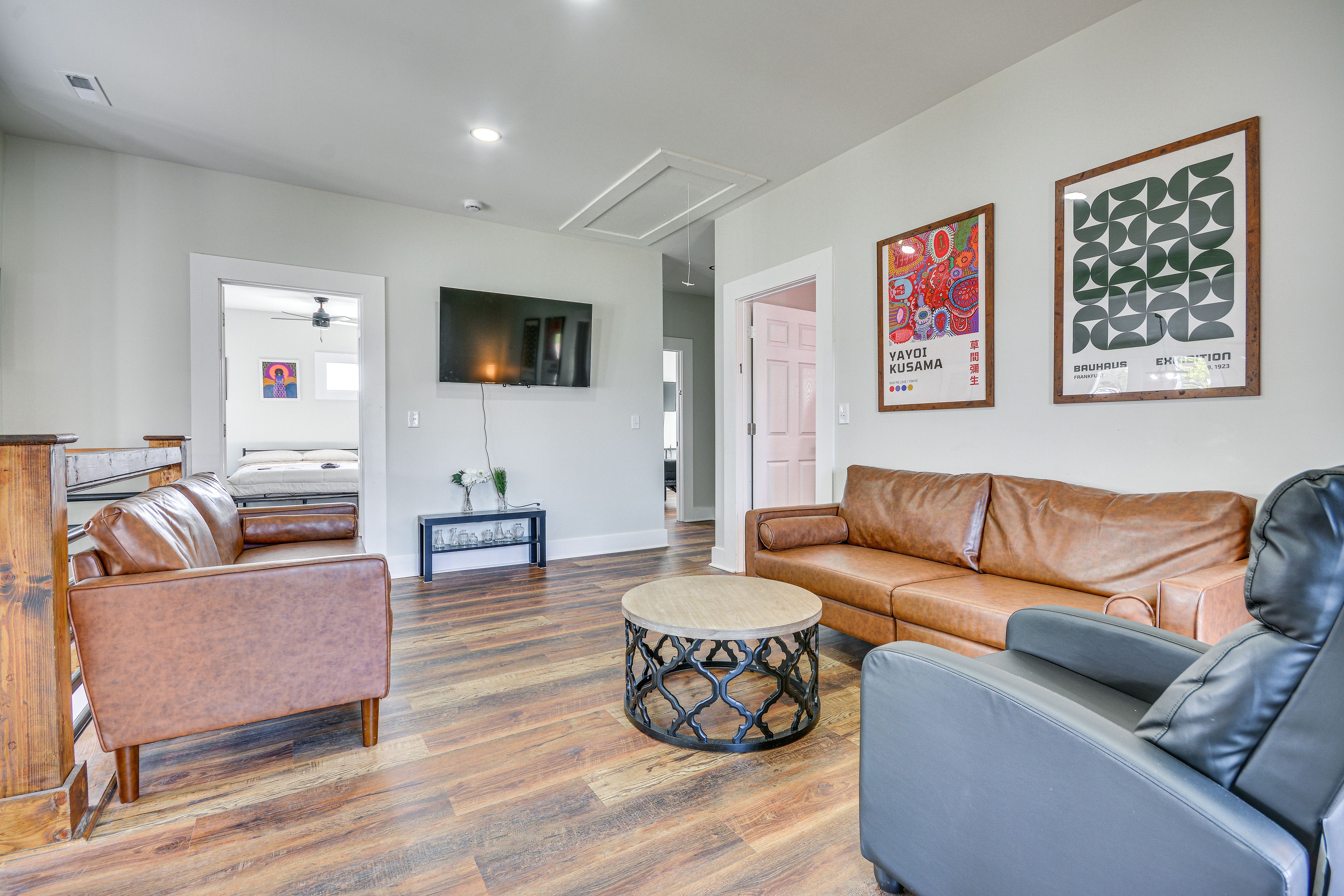 Additional Living Area | 2nd Floor | Flat-Screen TV | Books