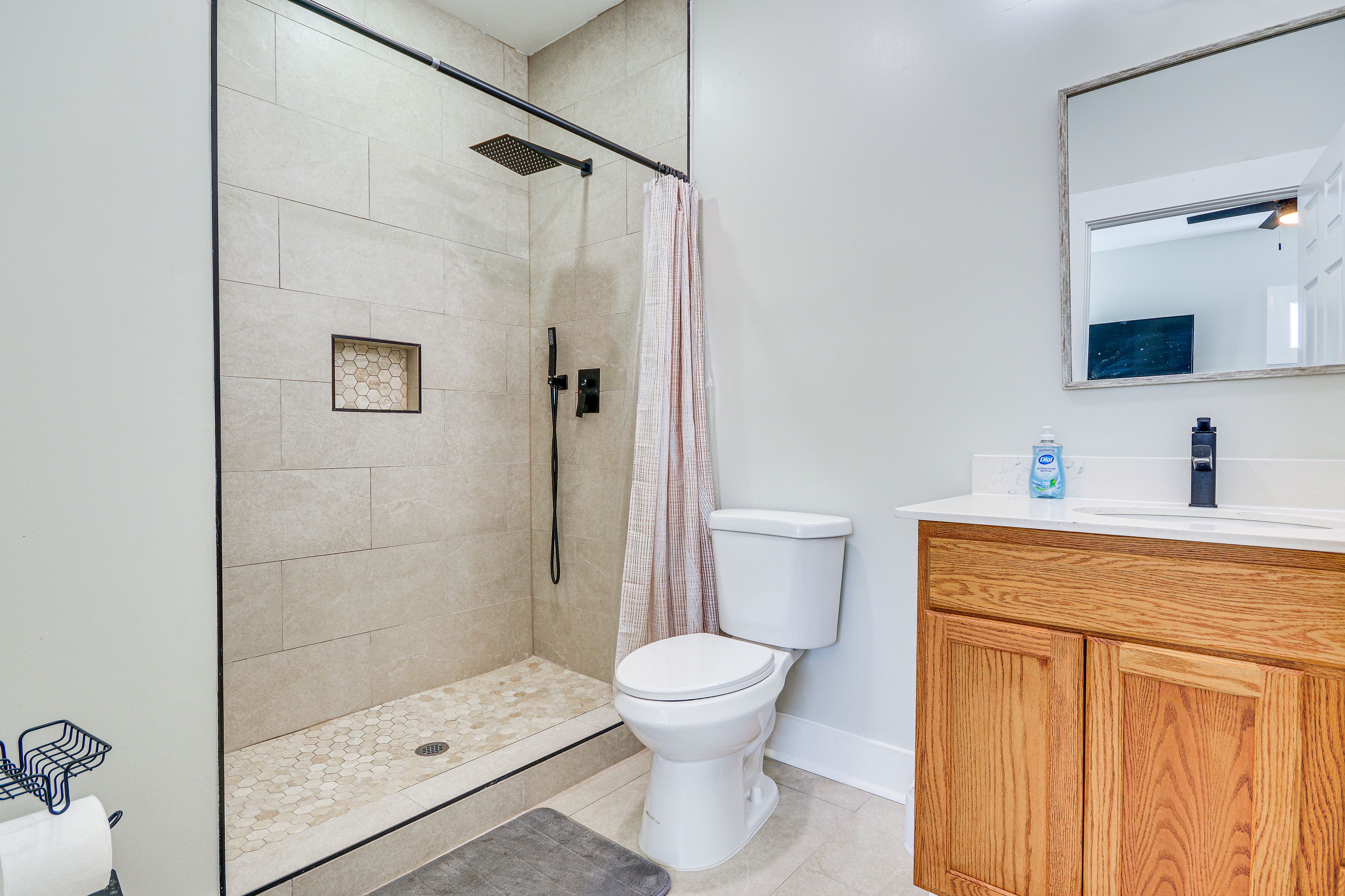 Full Bathroom | 2nd Floor