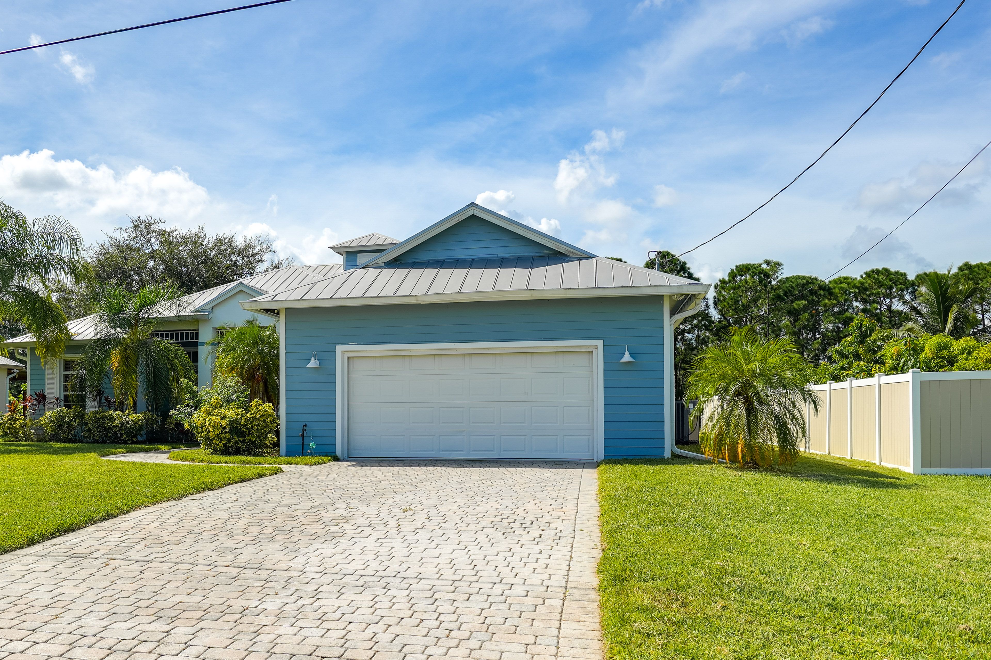 Exterior | Parking | Driveway (4 Vehicles)