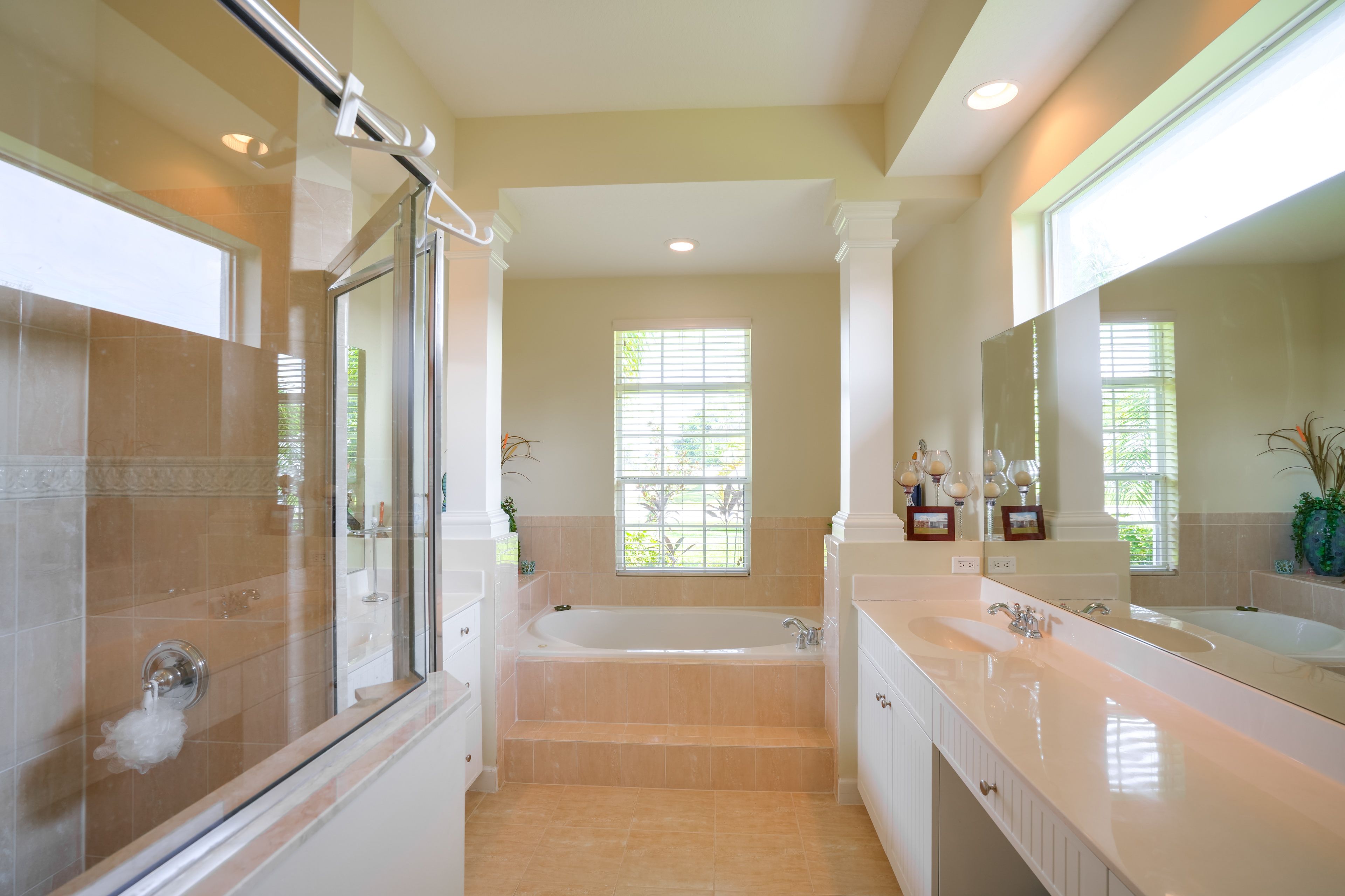 Full Bathroom | Complimentary Toiletries | Towels Provided