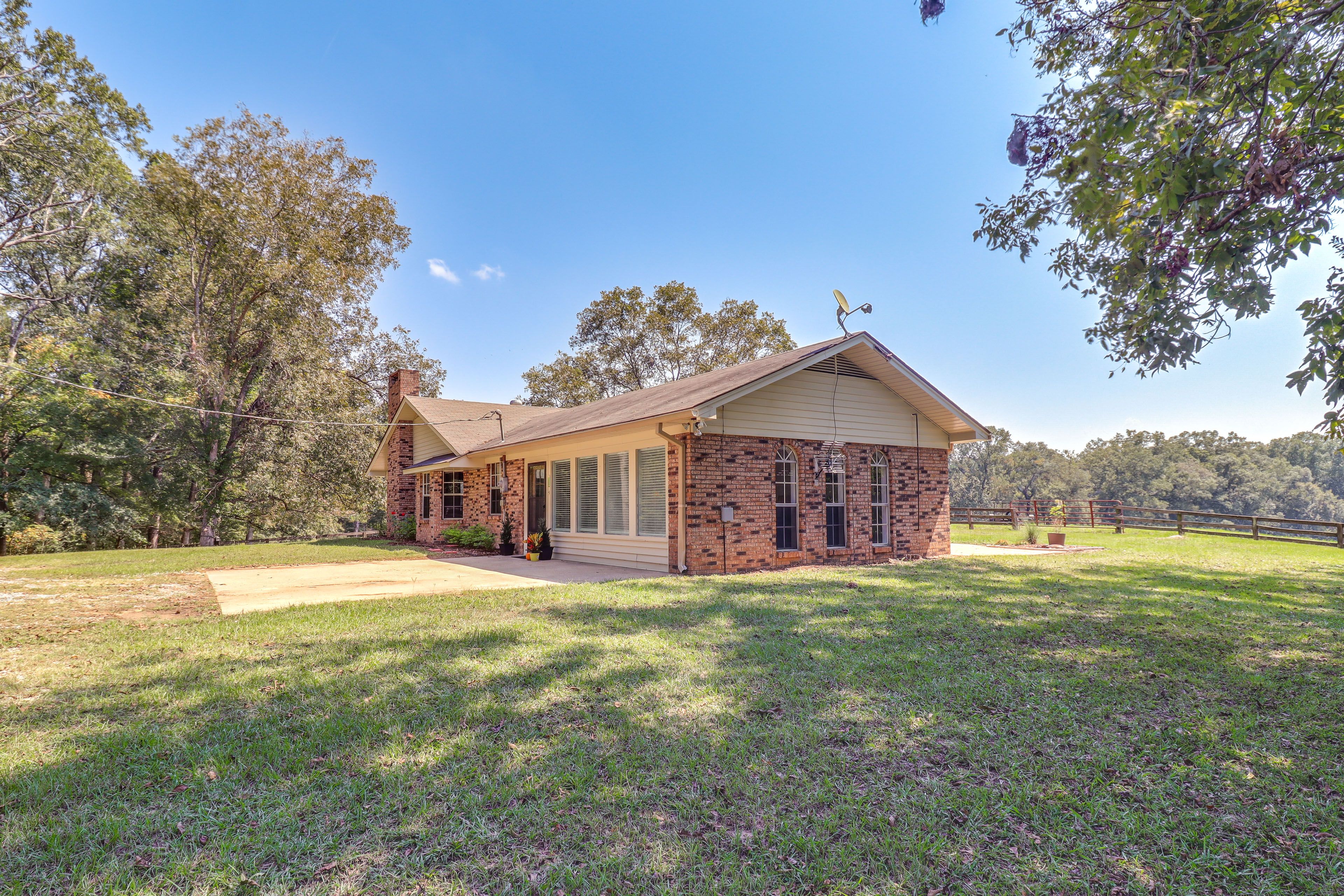 Exterior | Driveway (2 Vehicles) | Unpaved Parking (10 Vehicles)