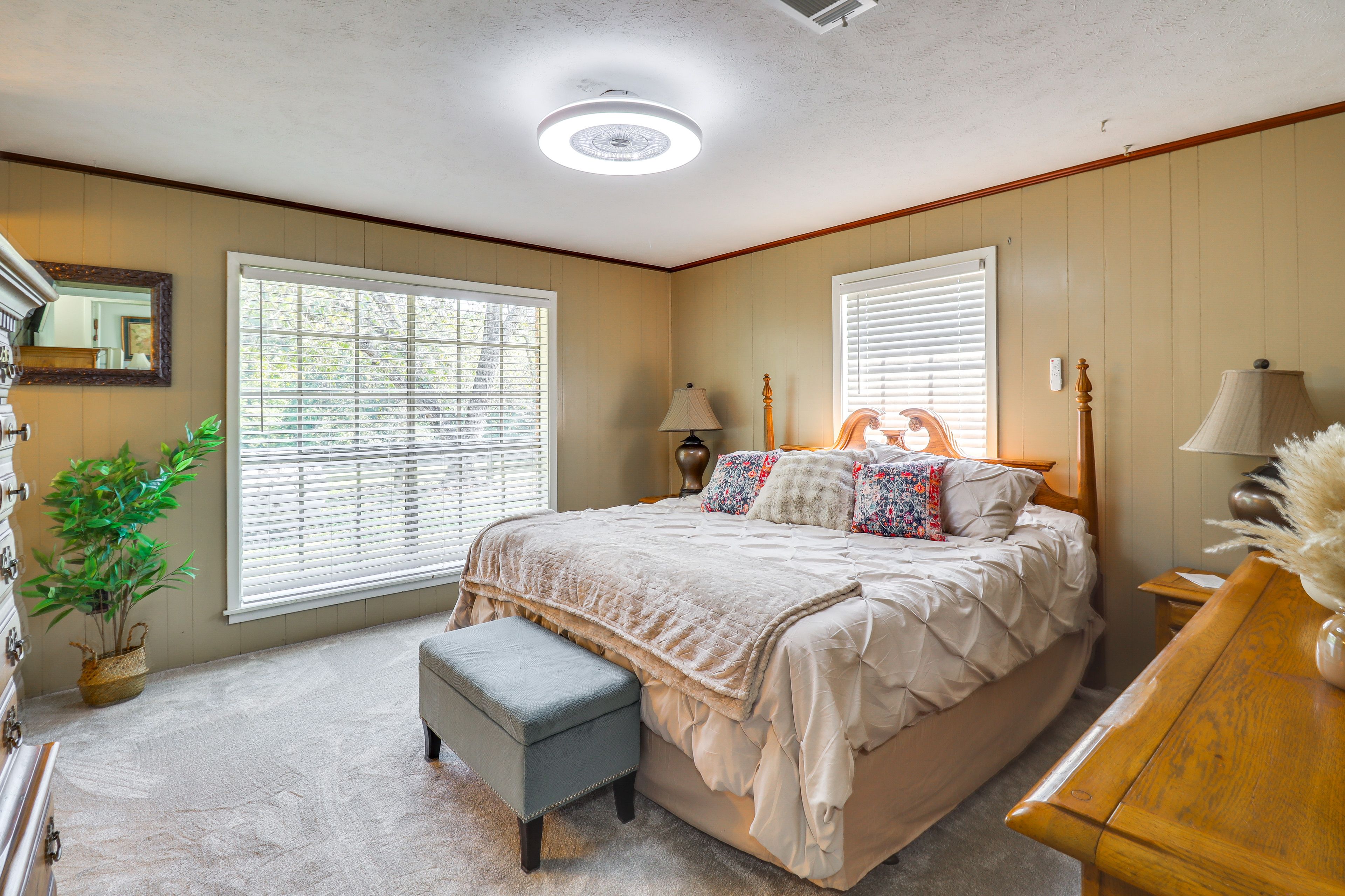 Bedroom 1 | King Bed | Linens Provided