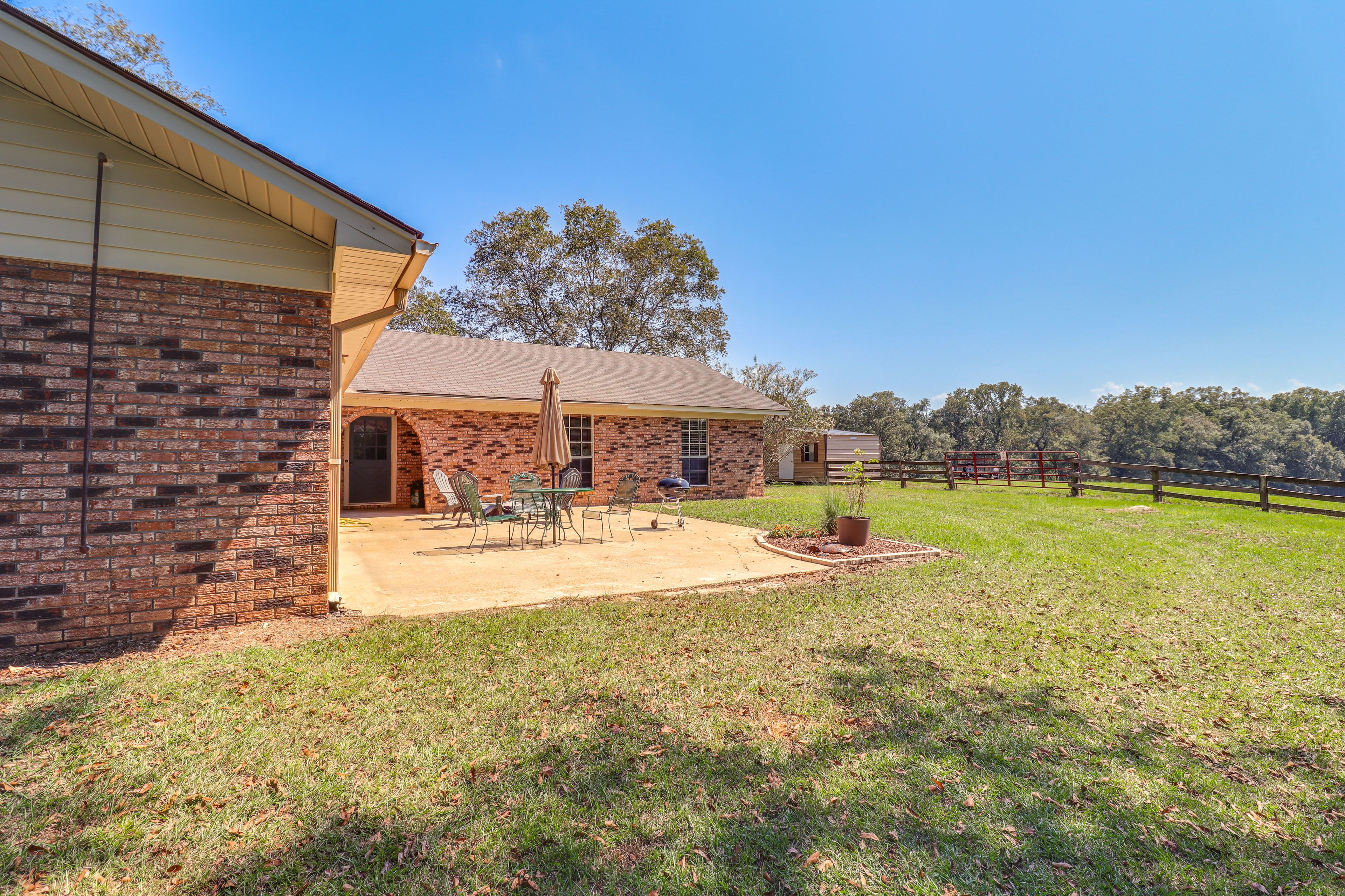 Furnished Patio | Fire Pit | Charcoal Grill