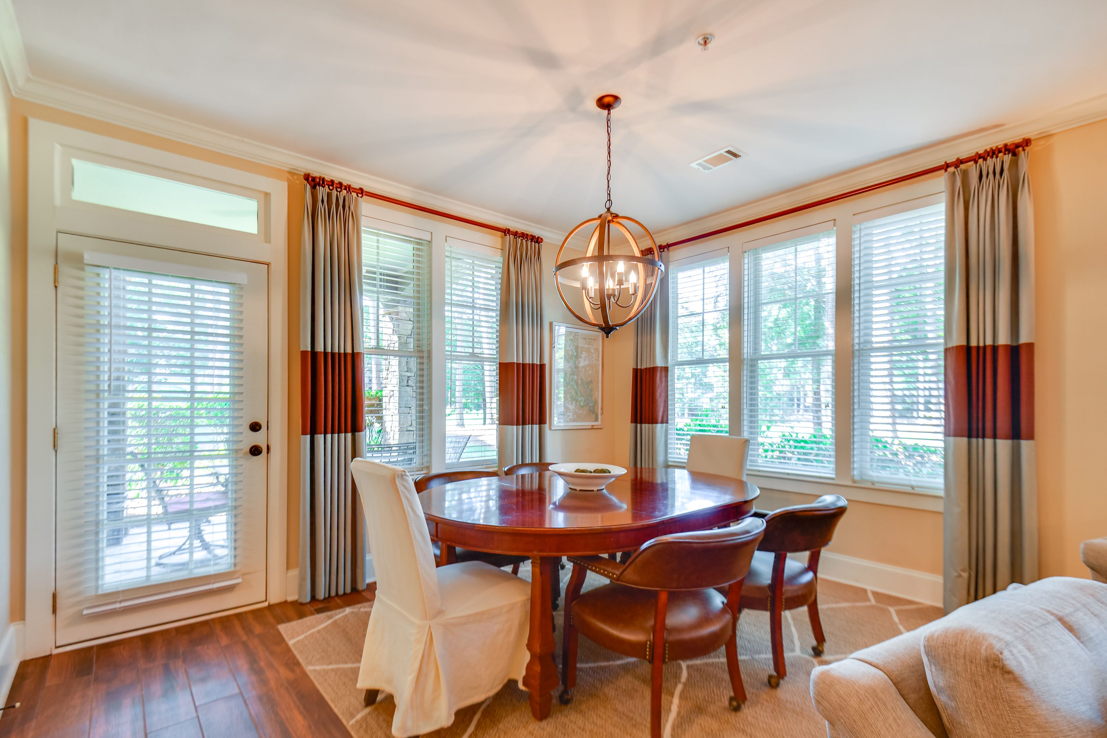 Dining Table | Dishware & Flatware