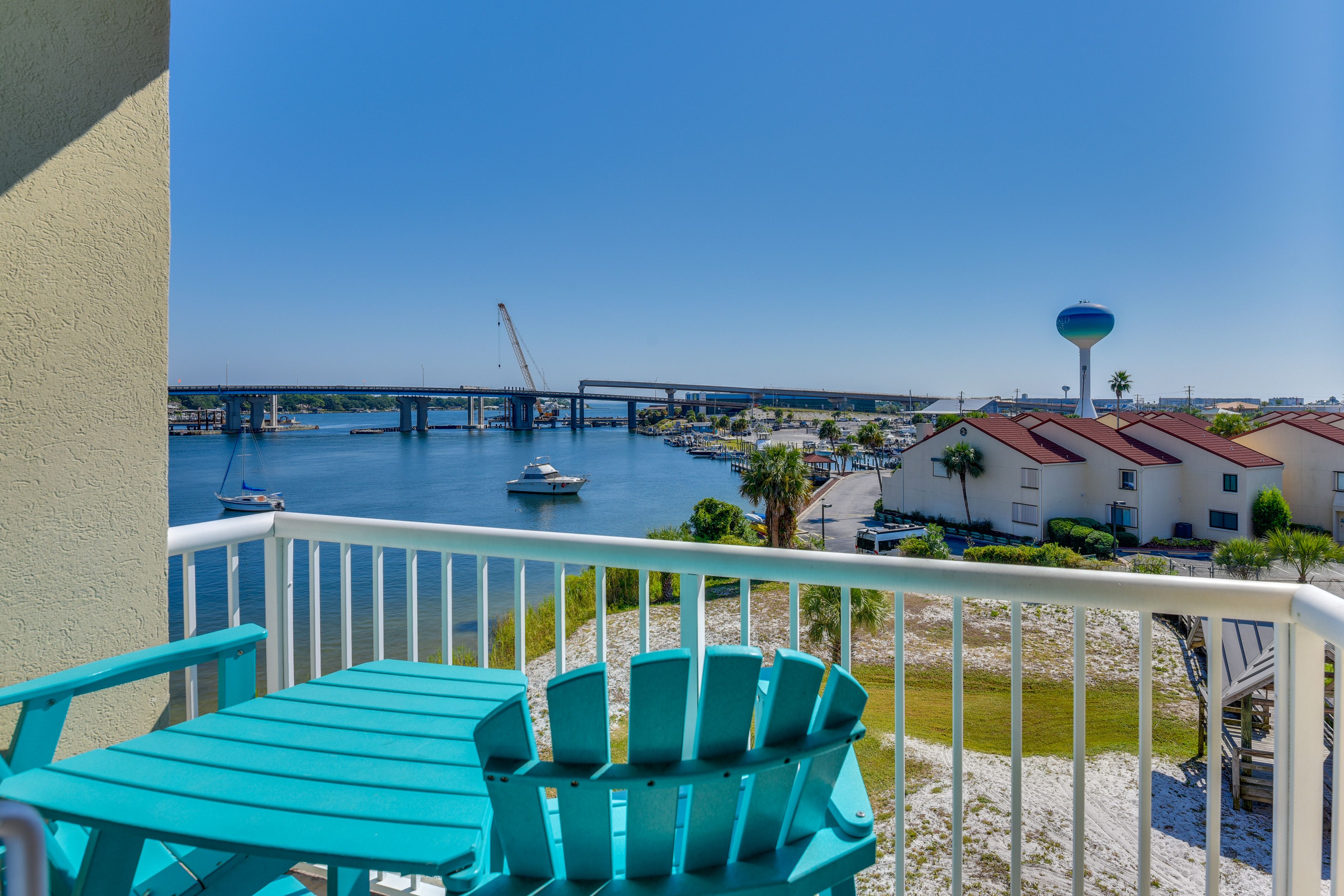 Fort Walton Beach Vacation Rental | 1BR | 2BA | 720 Sq Ft | Step-Free Access