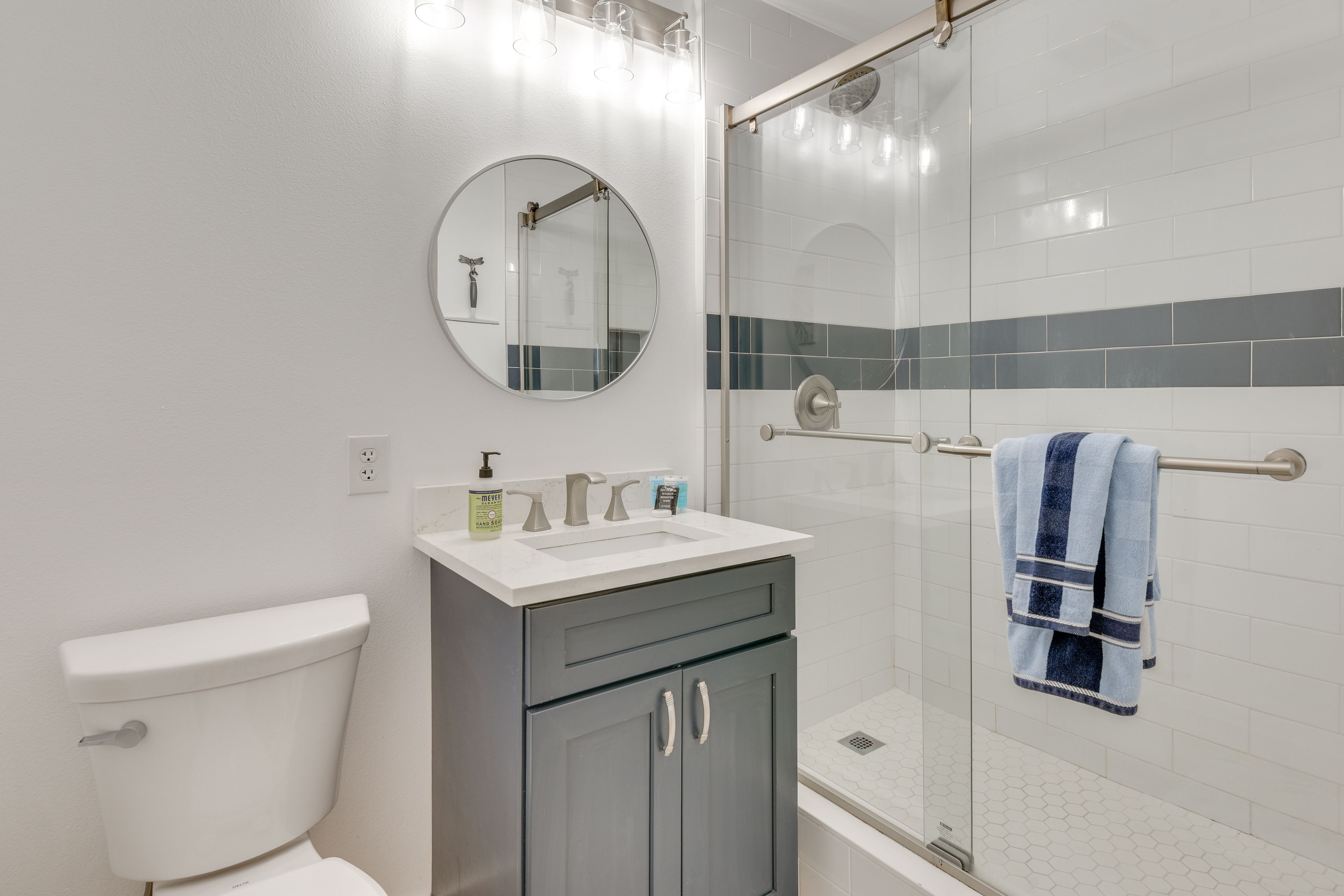 Full Bathroom