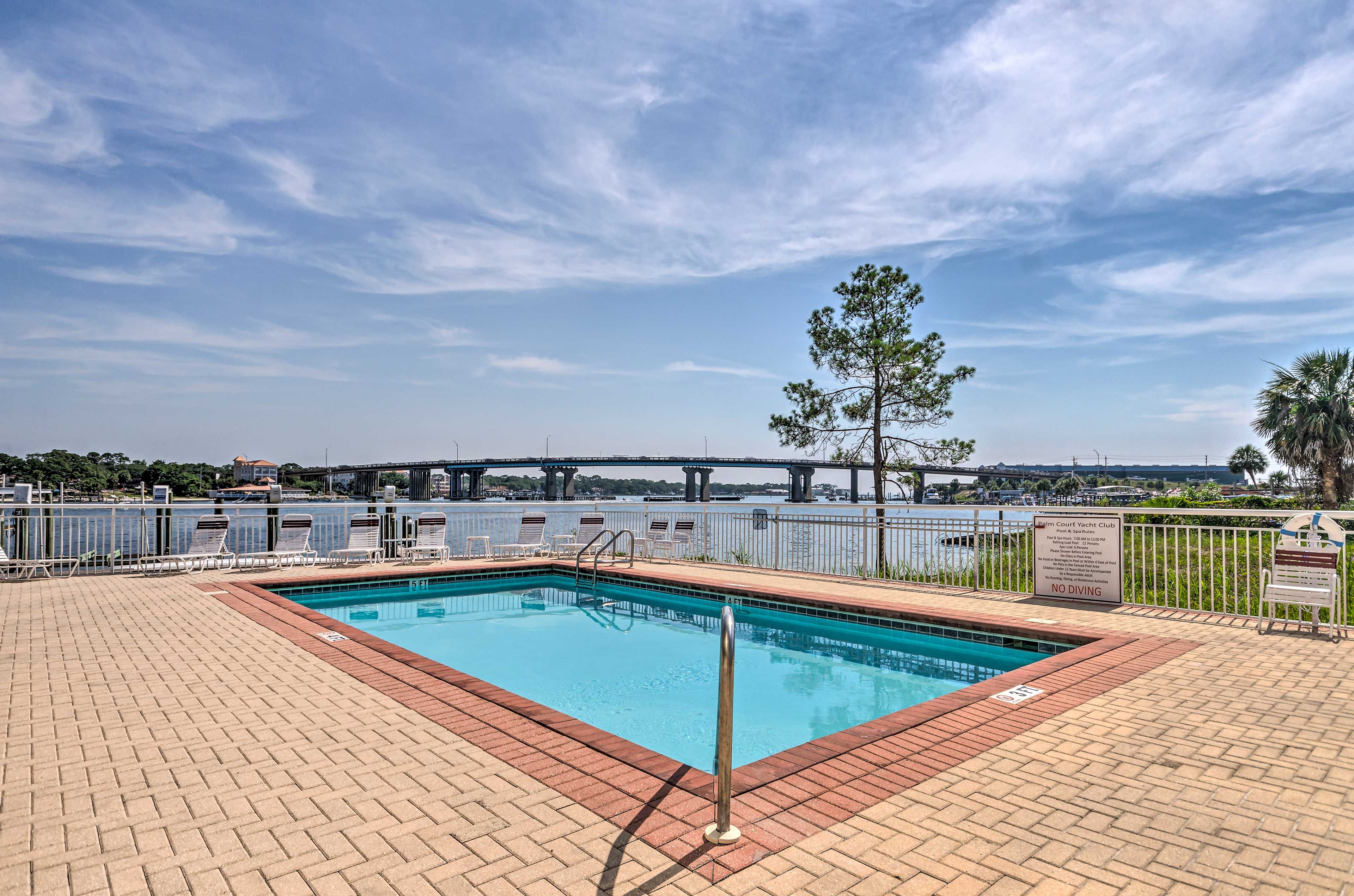 Palm Court Yacht Club Condominiums | Community Pool