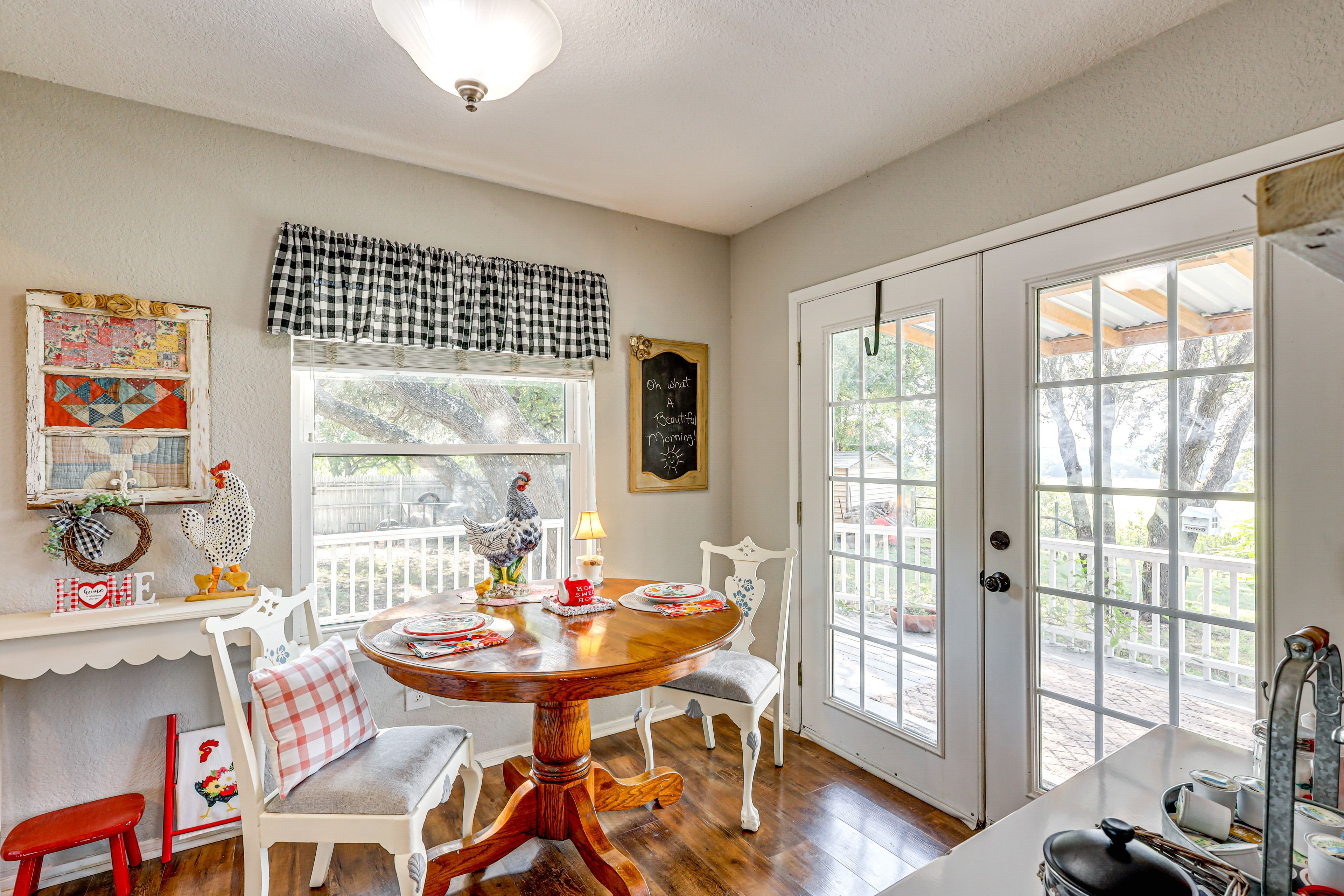 Dining Nook | Vintage Decor