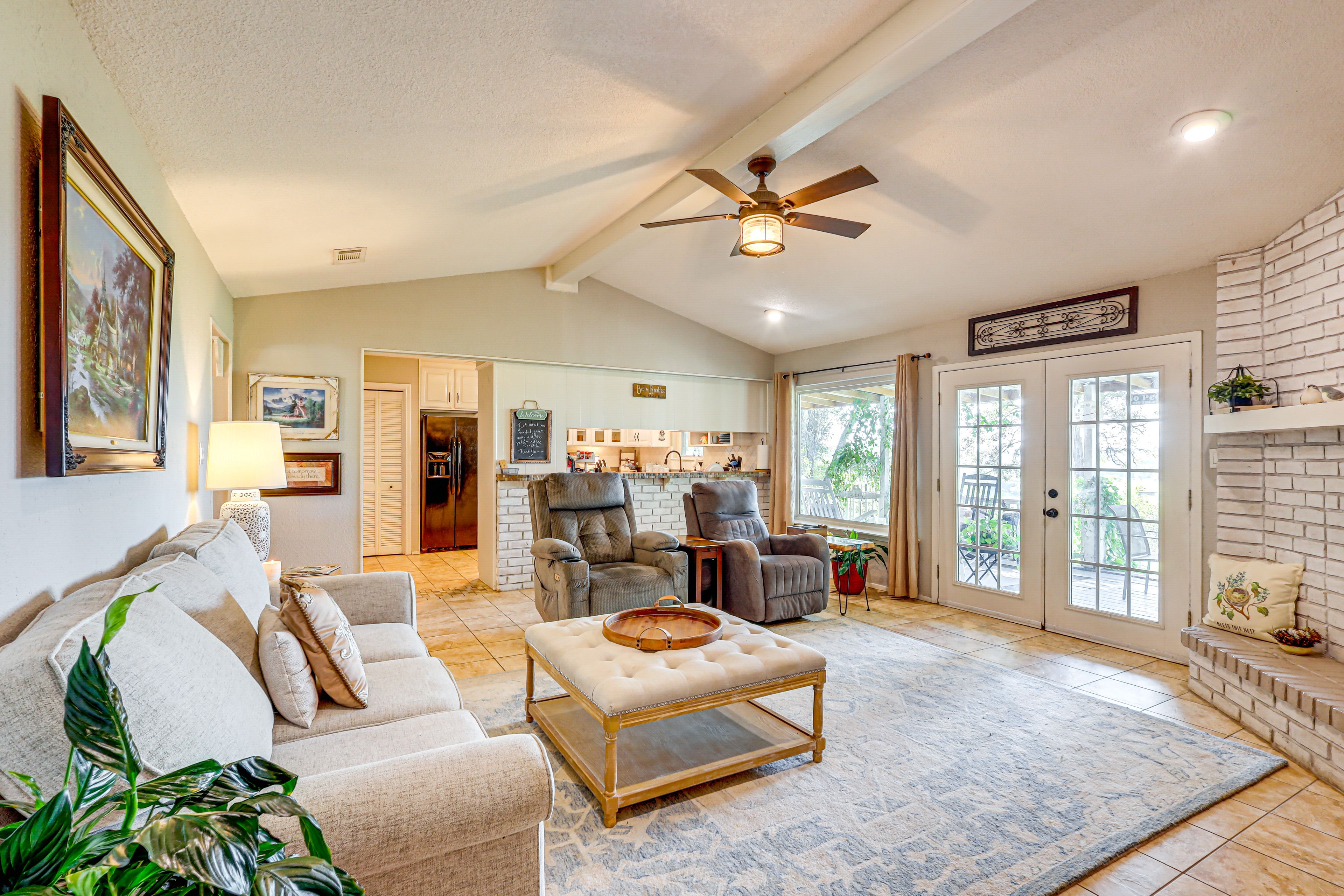 Living Room | Decorative Fireplace | Free WiFi