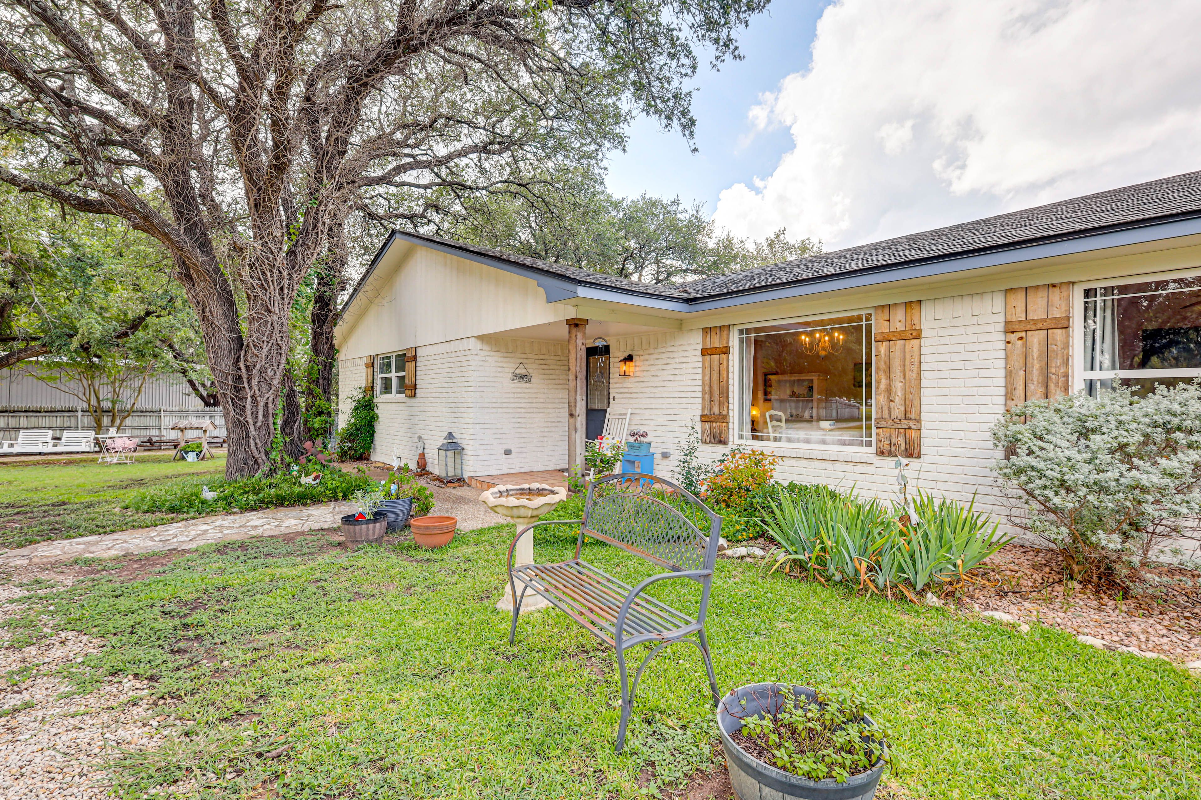 Parking | Driveway (5 Vehicles)