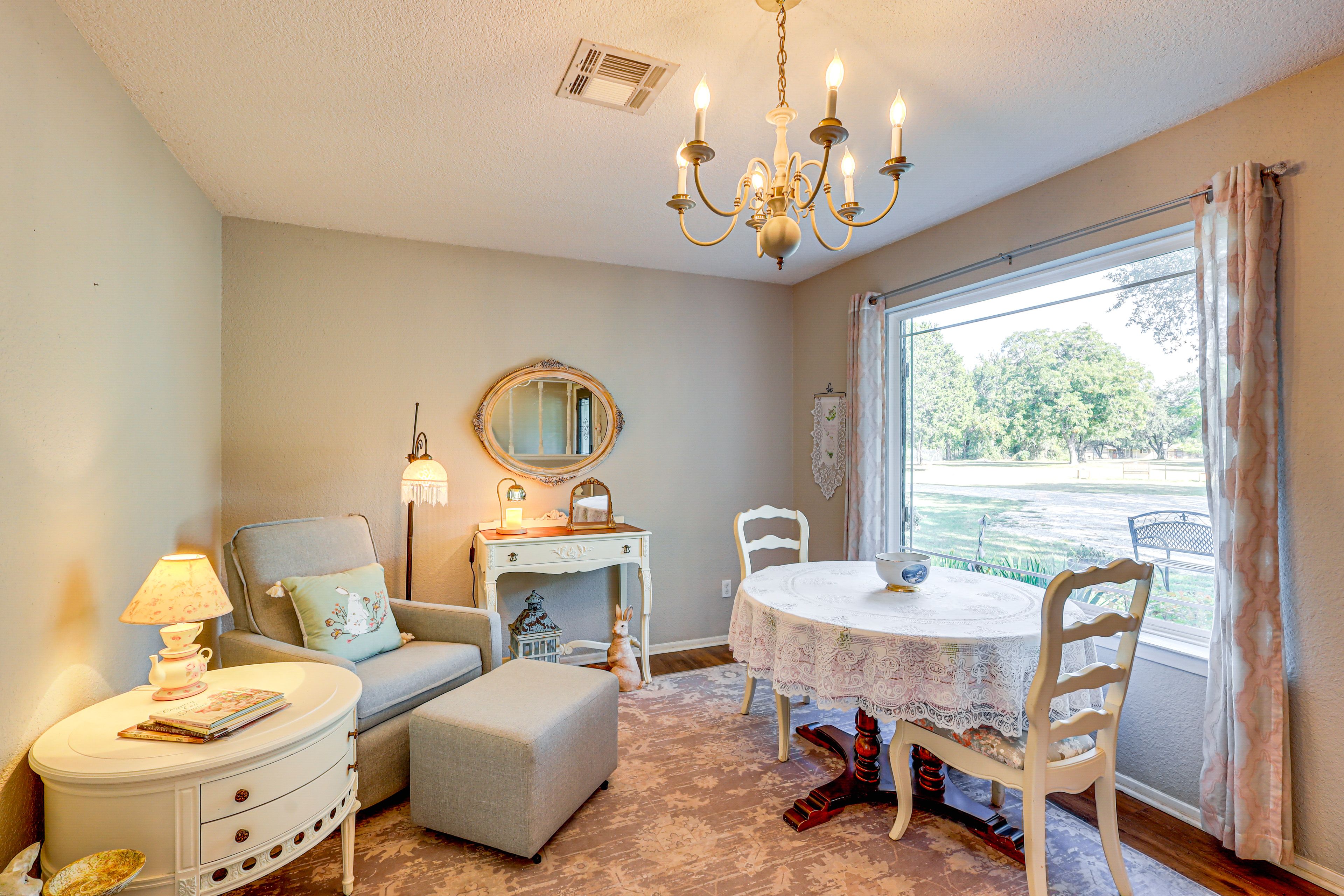 Sitting Room | Dining Table