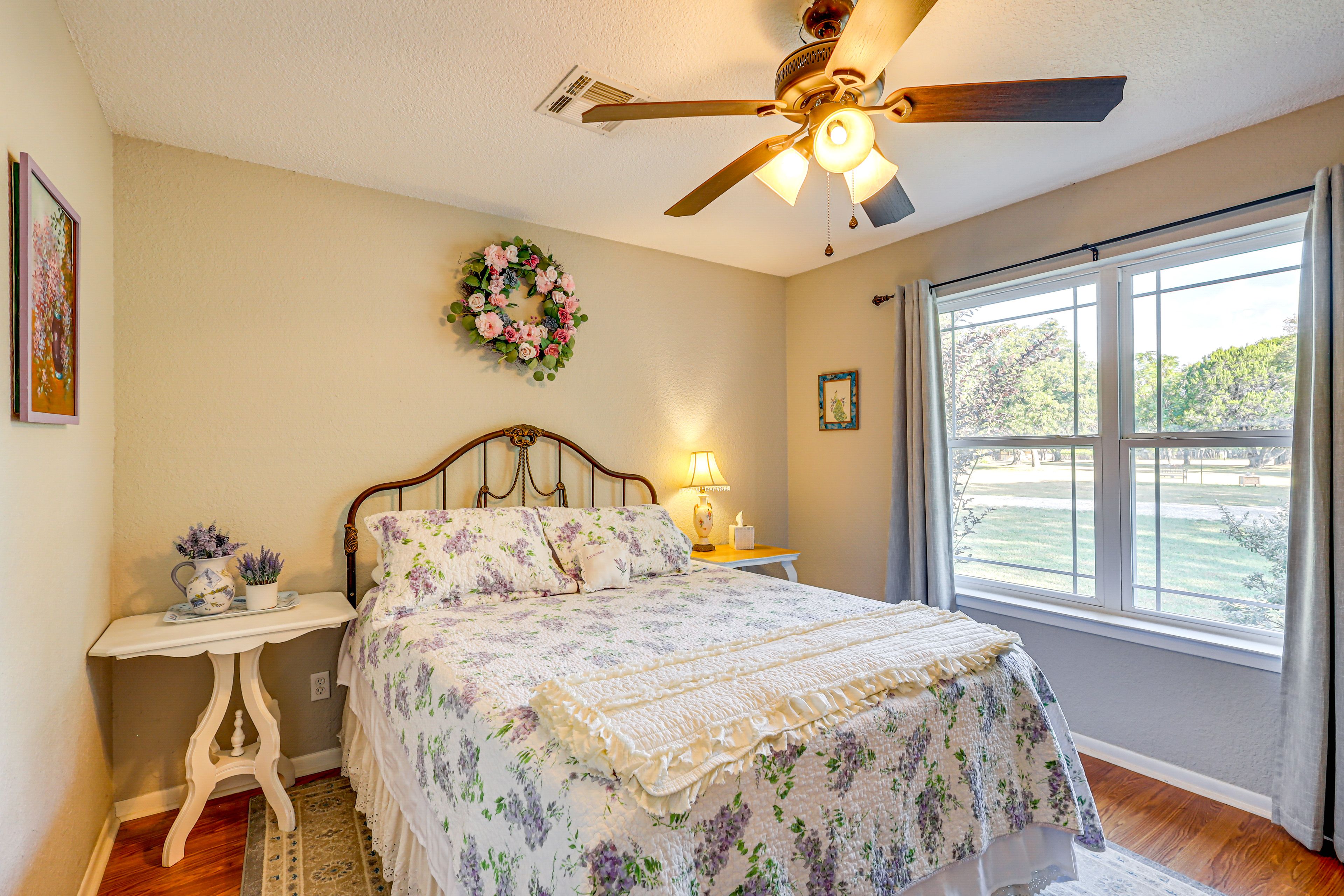 Bedroom 2 | Queen Bed