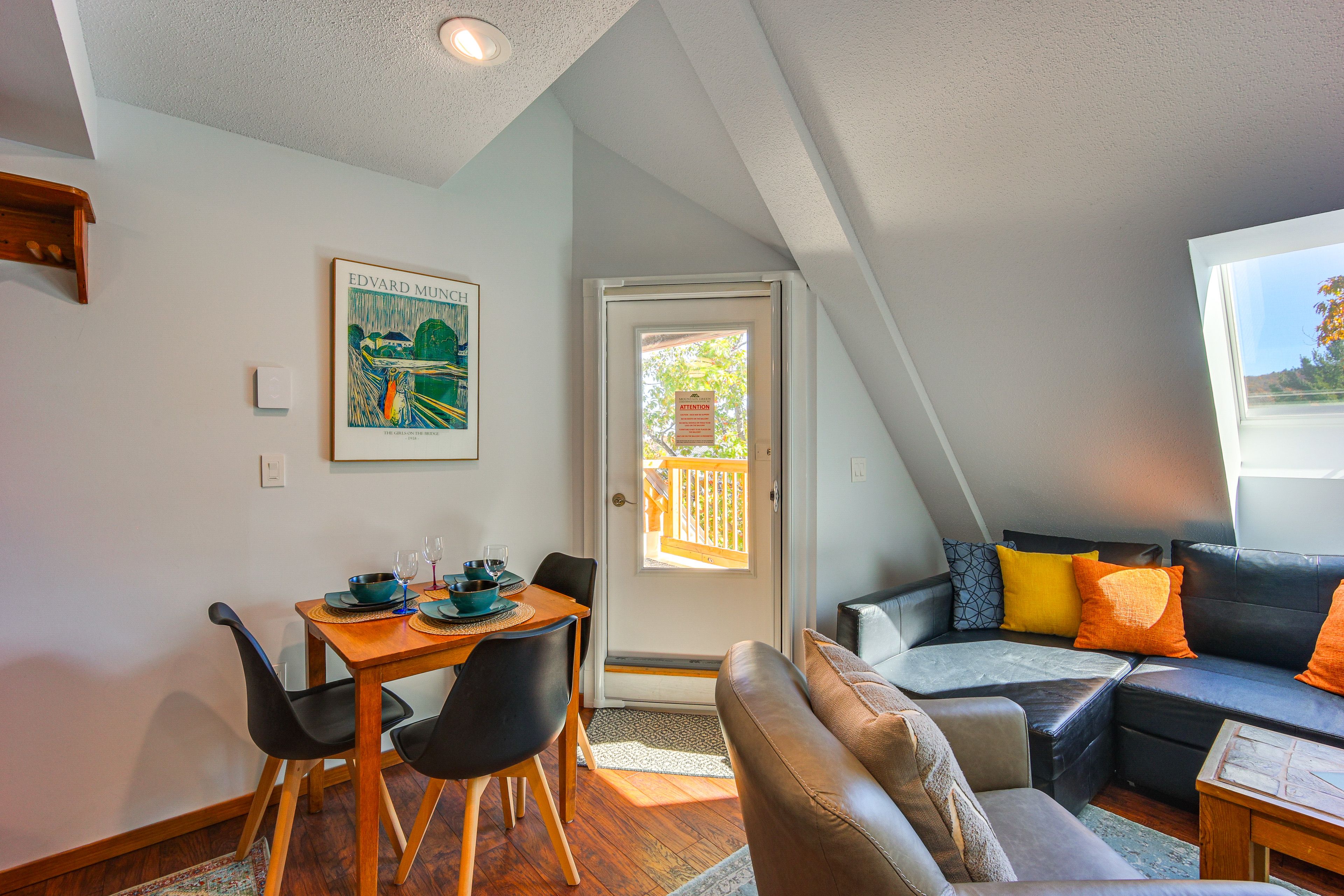 Dining Area | 1st Floor