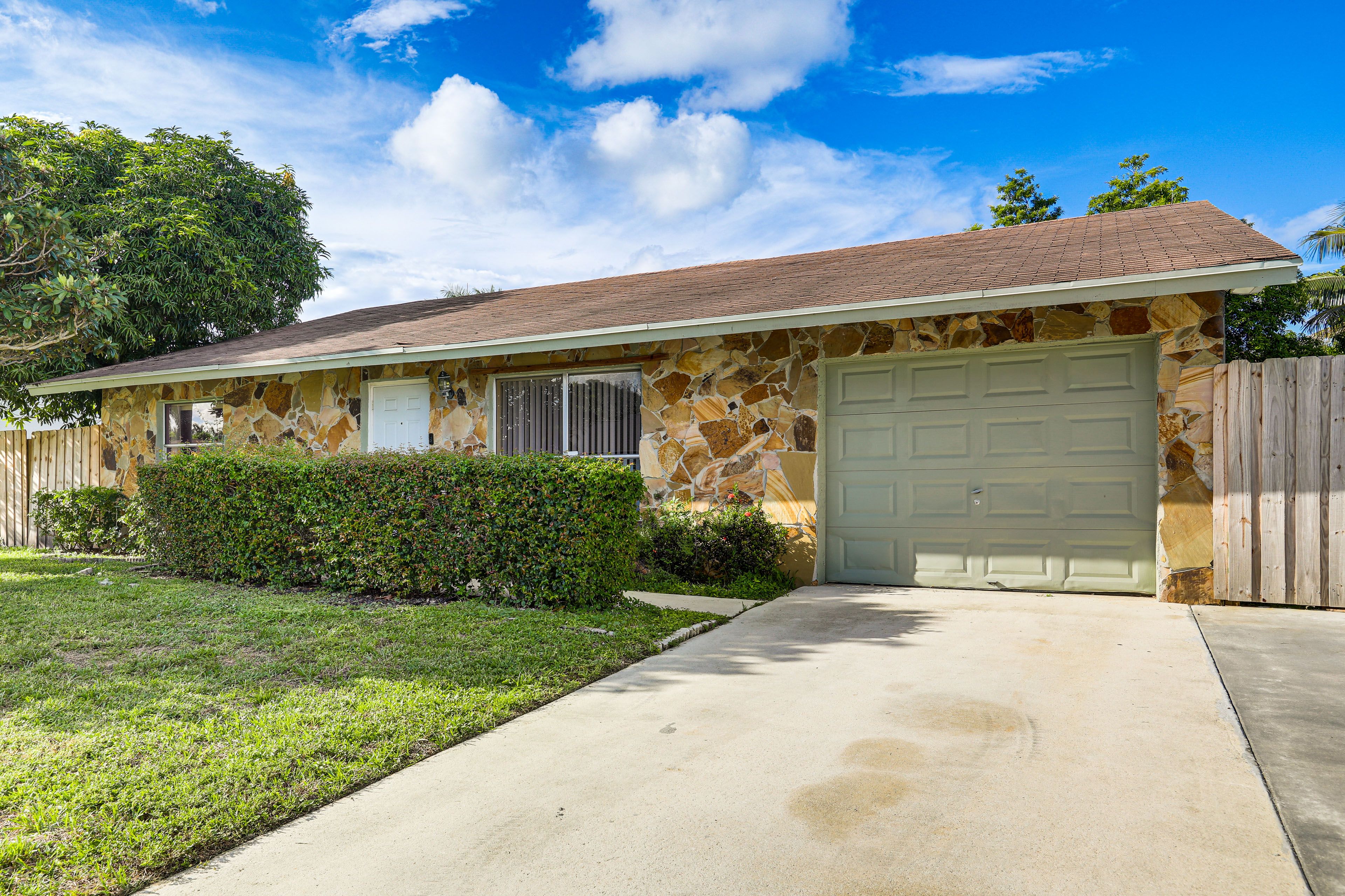 Parking | Driveway (2 Vehicles)