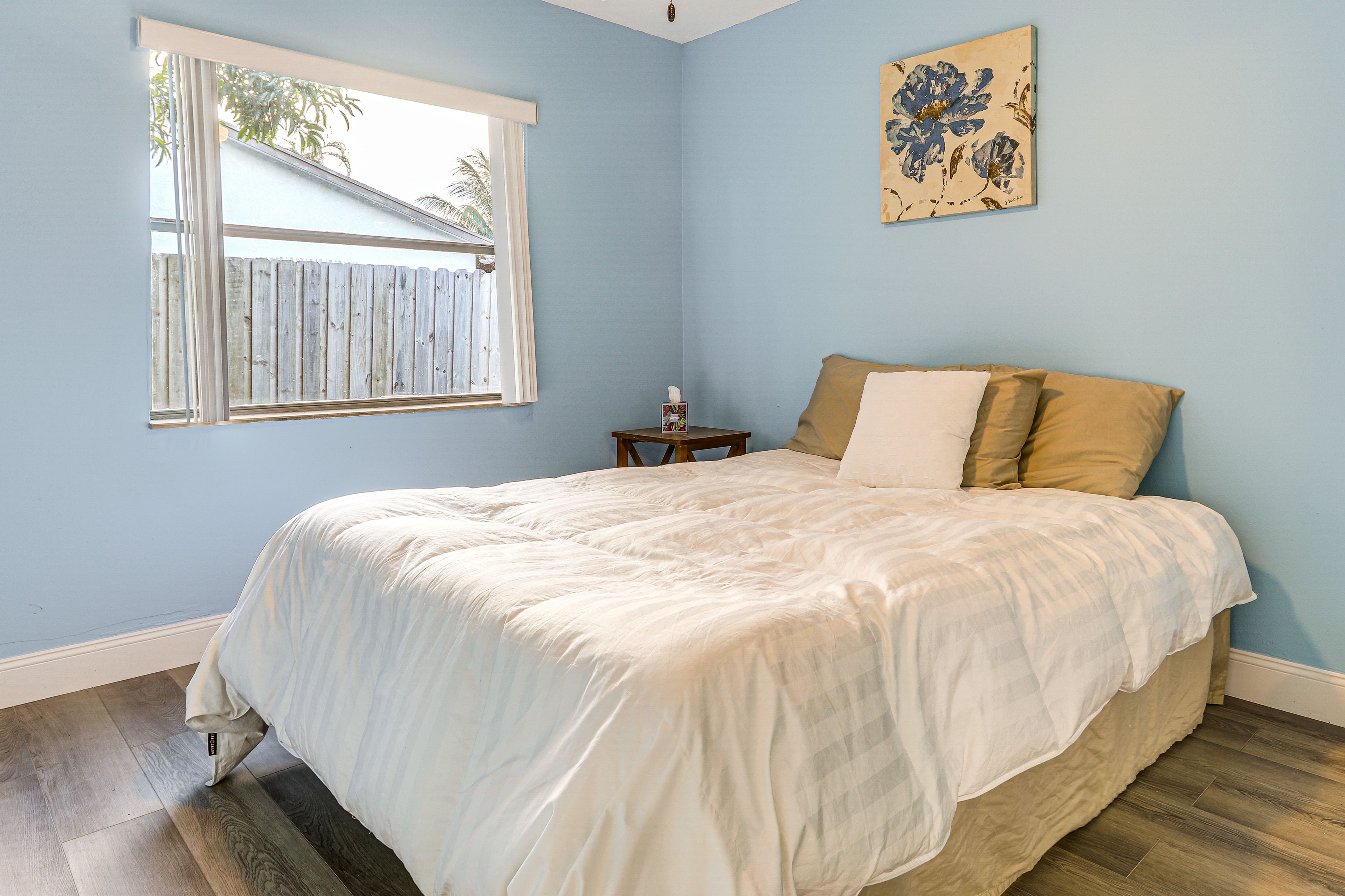 Bedroom 2 | Queen Bed | Smart TV