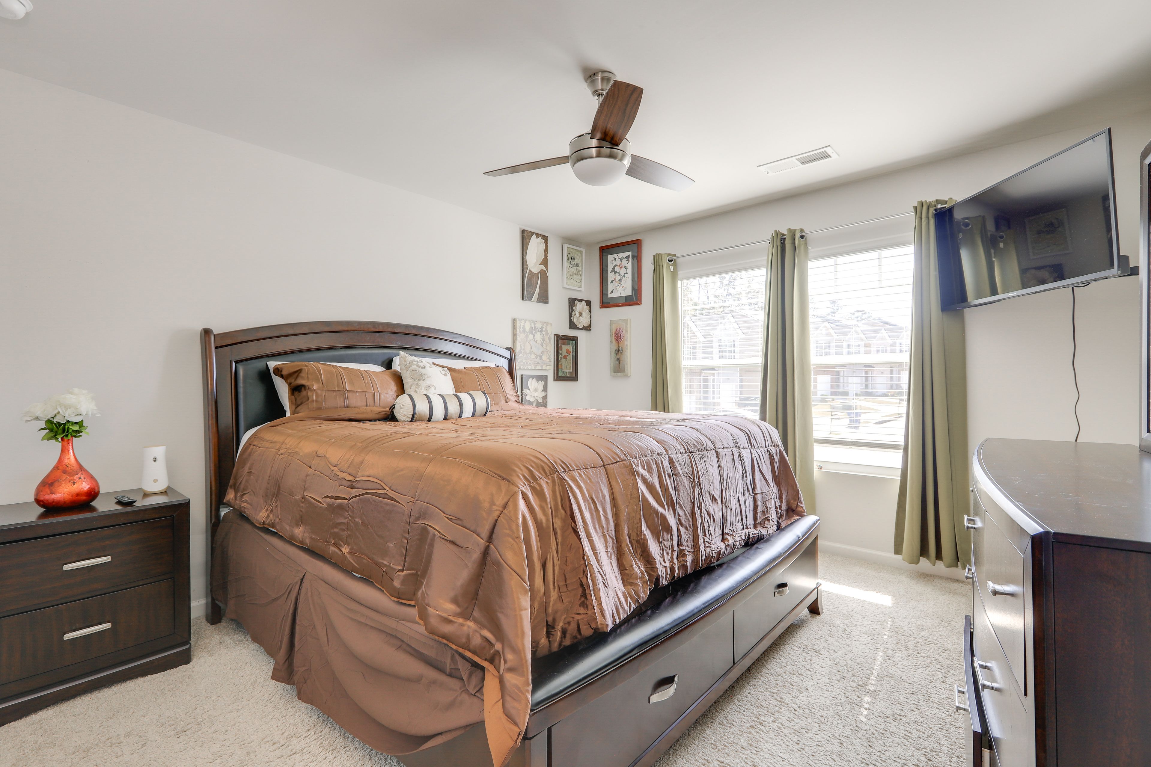 Bedroom 1 | 2nd Floor | King Bed | Walk-In Closet | En-Suite Bathroom