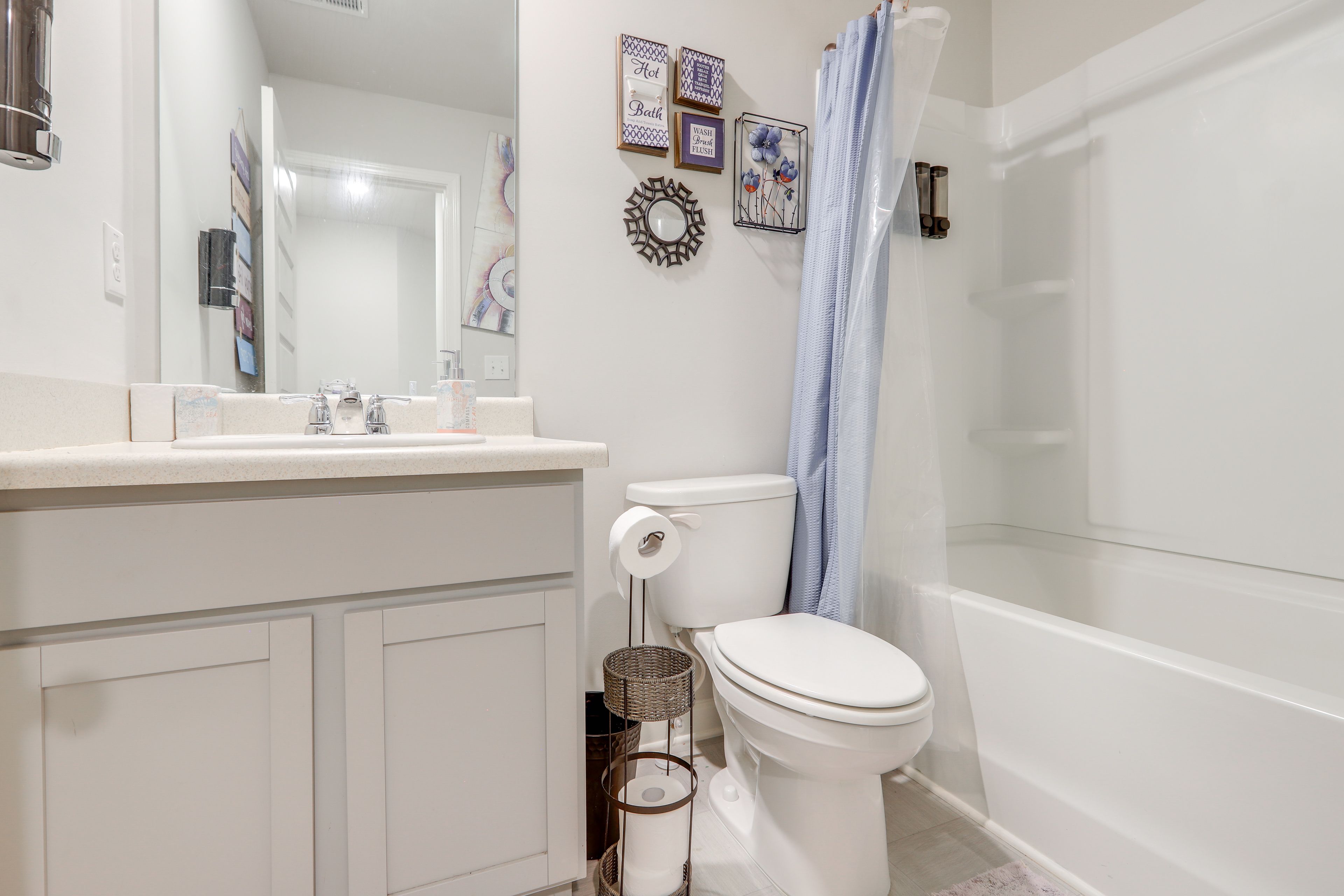 Full Bathroom | 2nd Floor