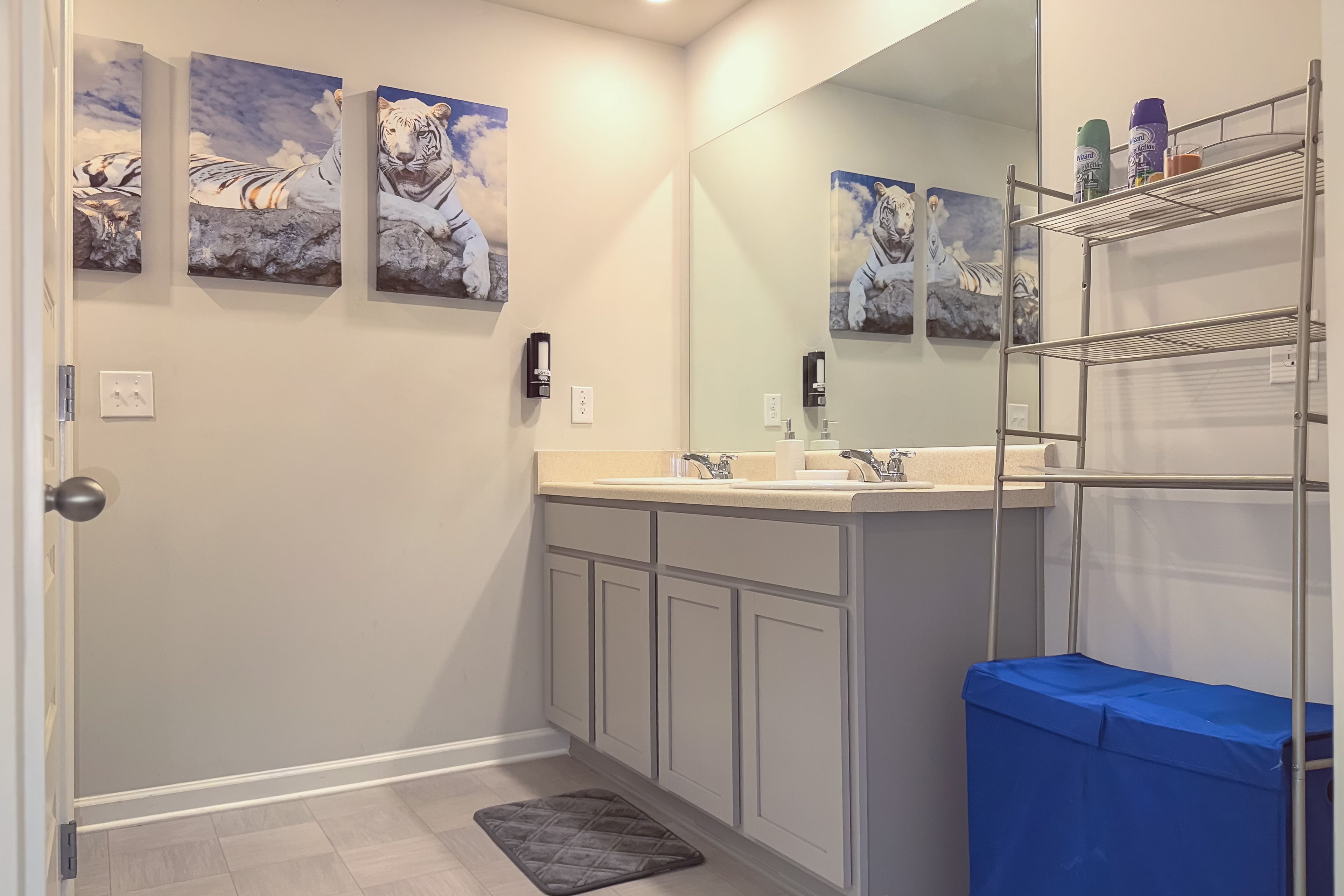 Full Bathroom | 2nd Floor