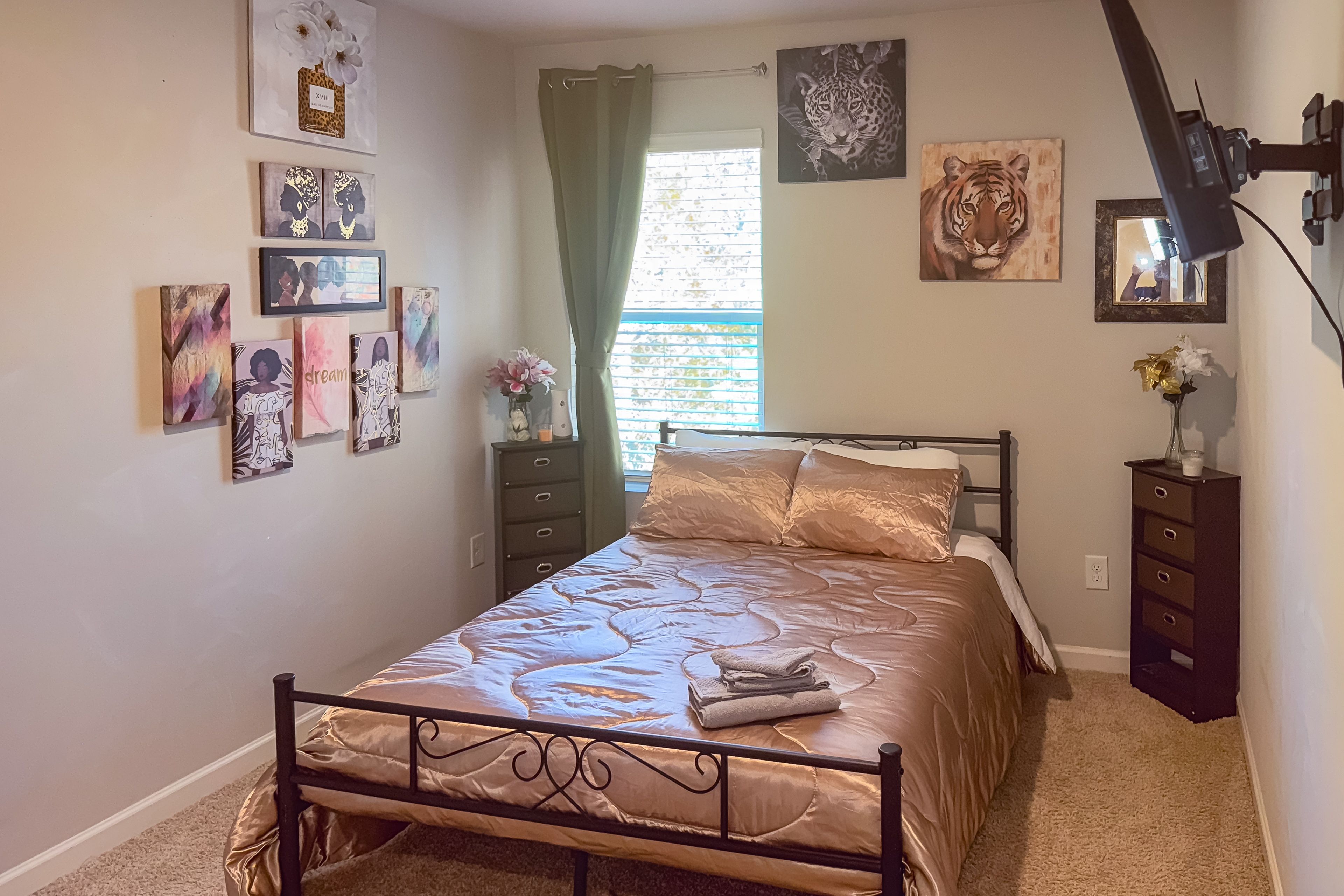 Bedroom 2 | 2nd Floor | Queen Bed | Linens Provided