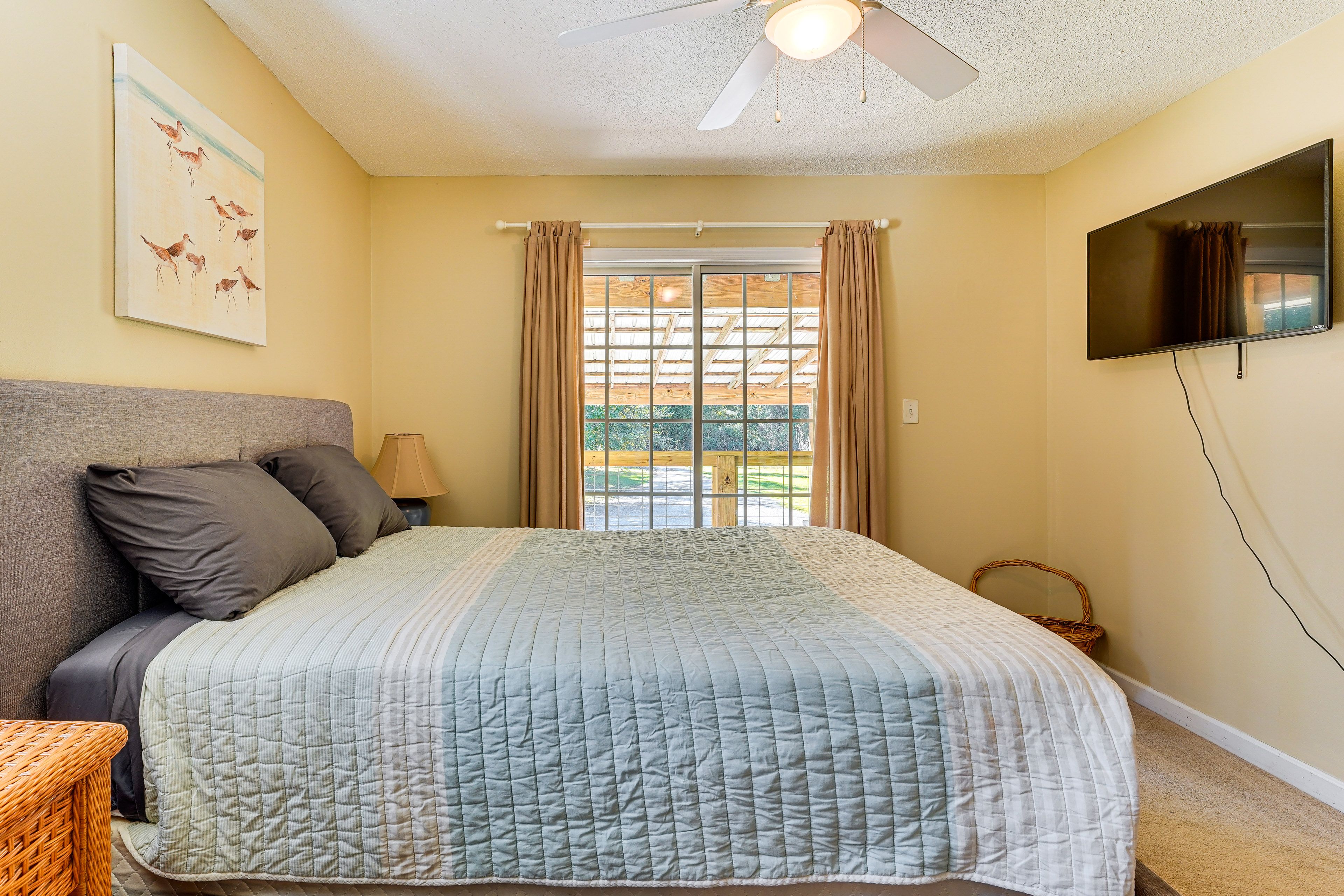 Bedroom 1 | Queen Bed